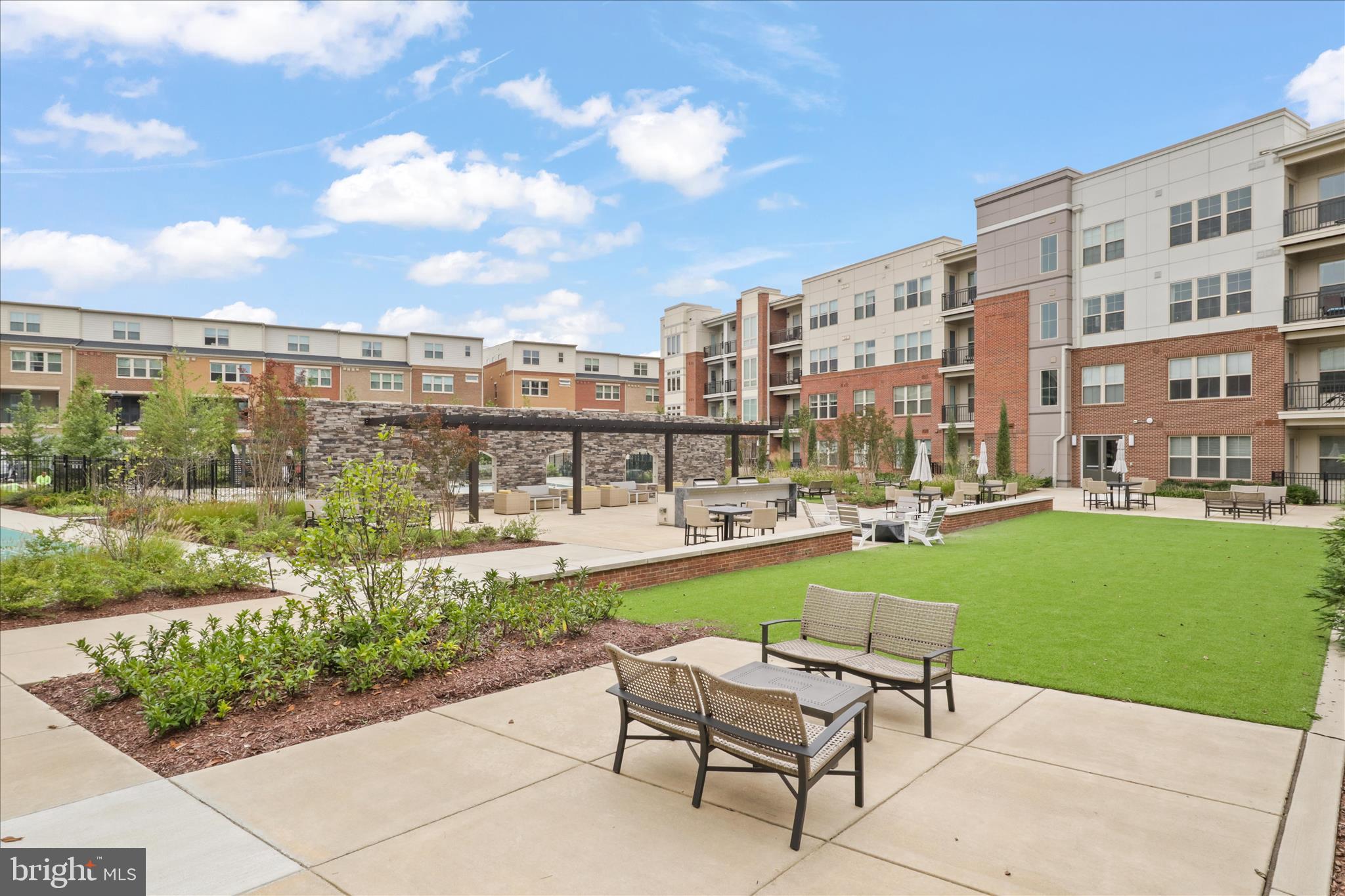 BOULEVARD VI TOWNS - Residential