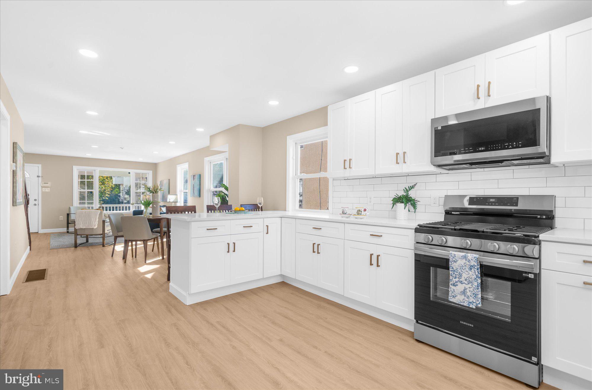304 W WALNUT STREET