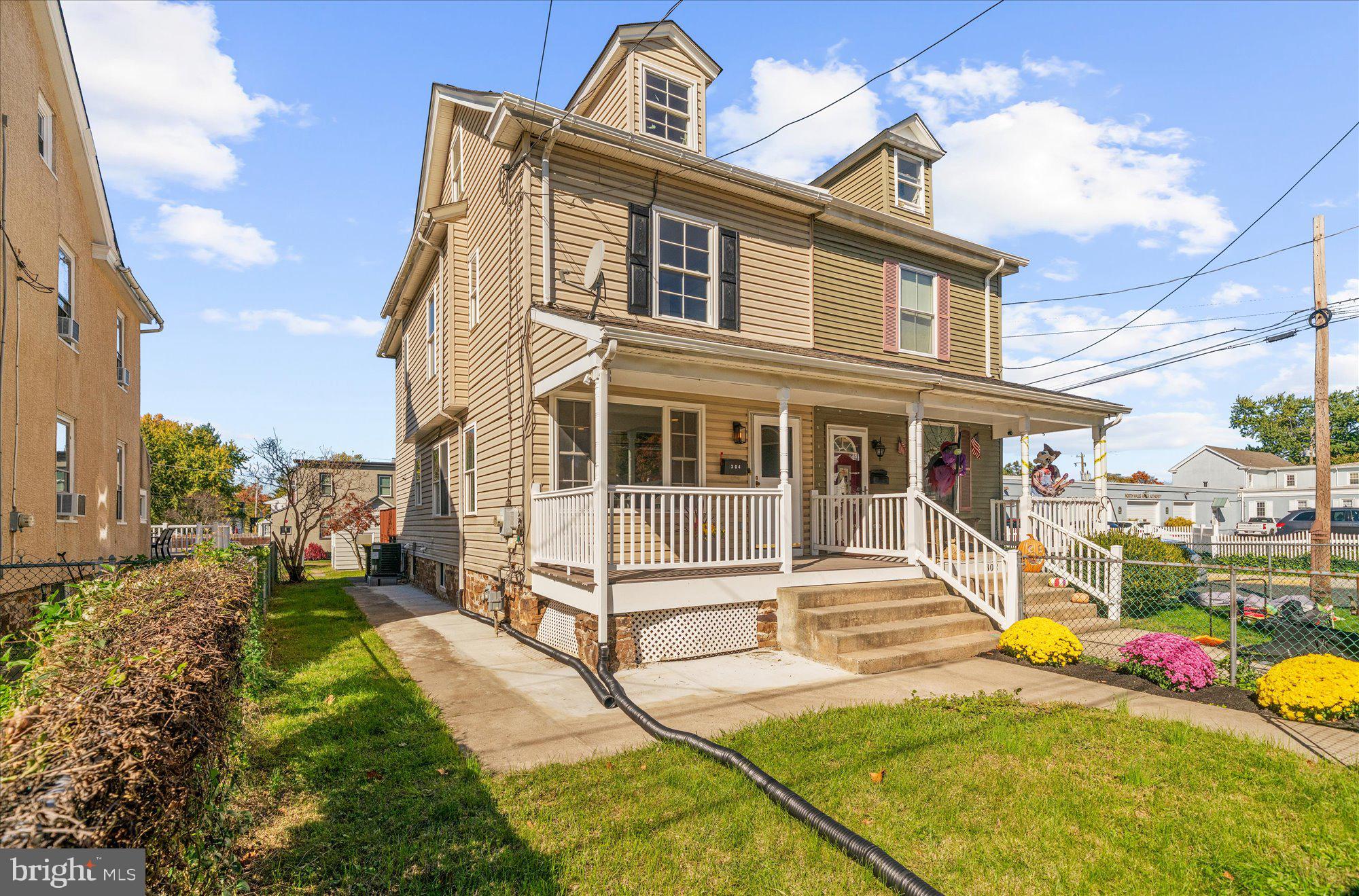 304 W WALNUT STREET