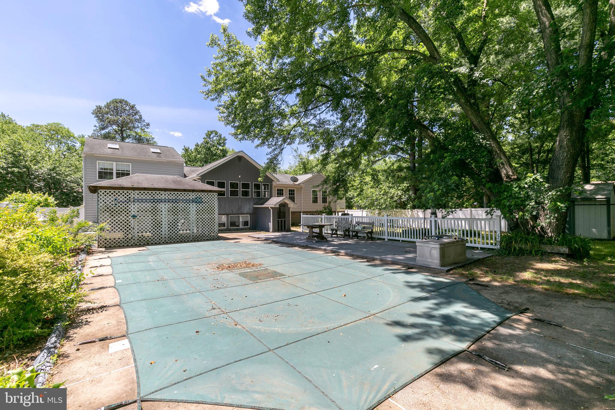 LONGVIEW ON MAGOTHY - Residential