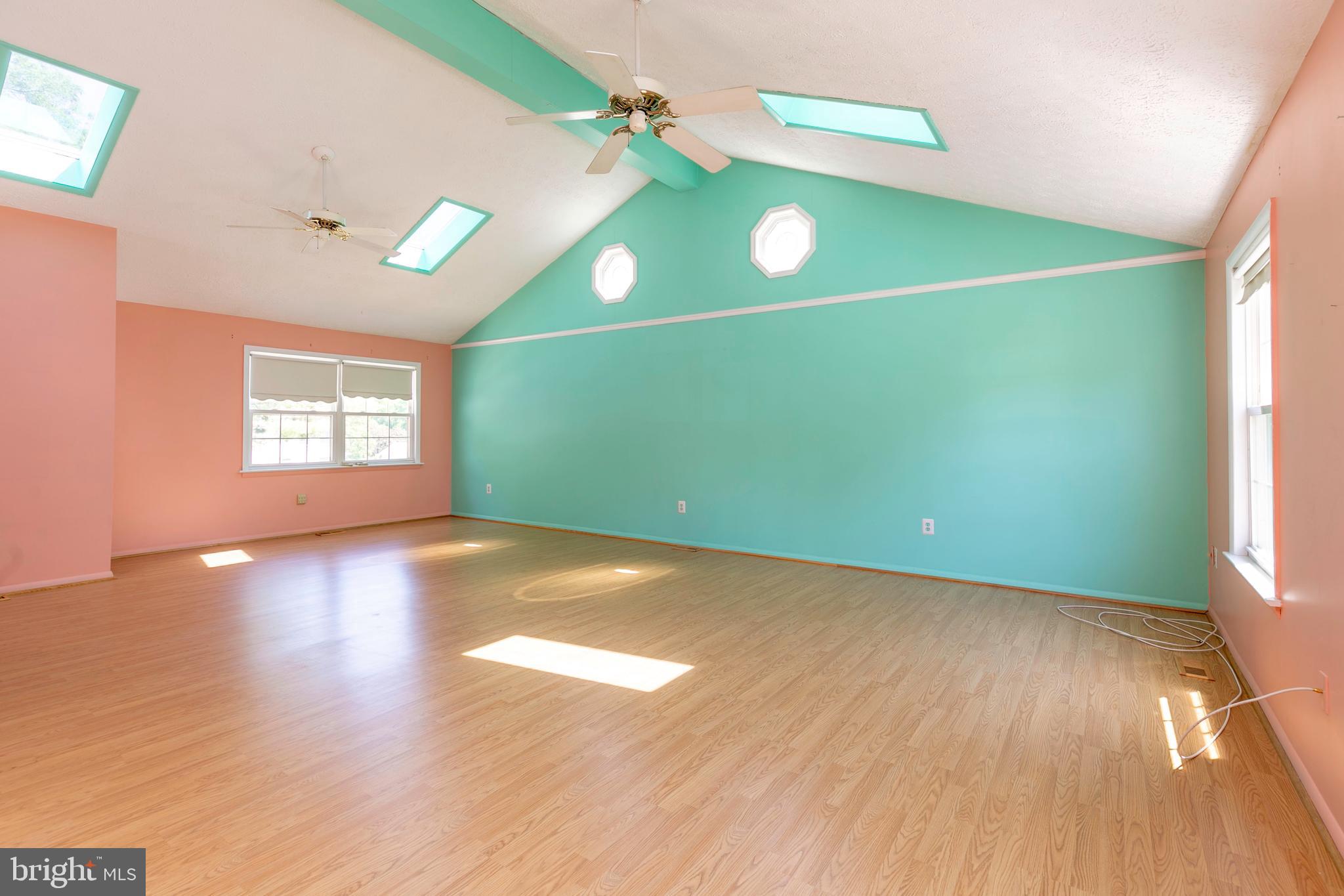 LONGVIEW ON MAGOTHY - Residential