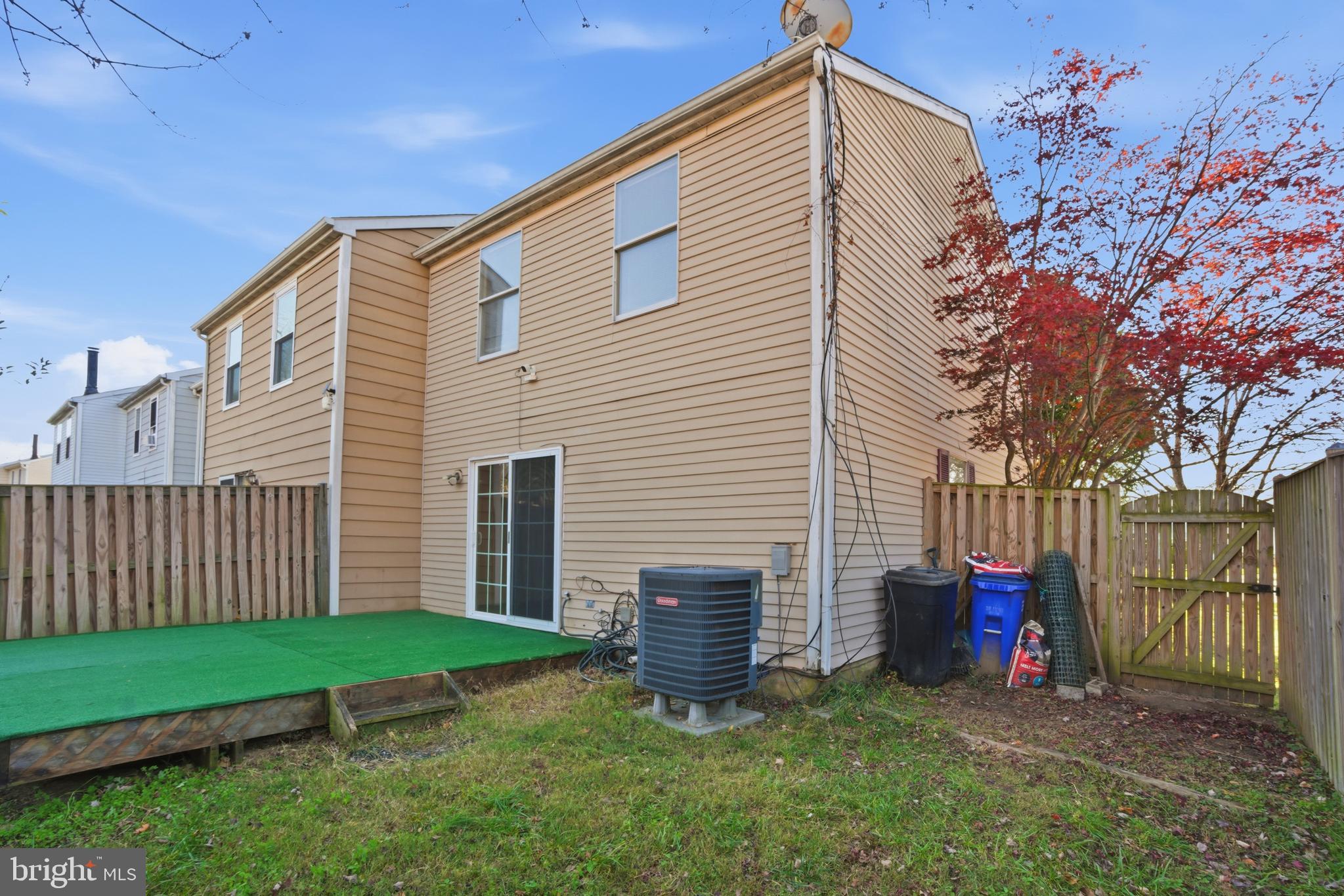 OAK POND - Residential