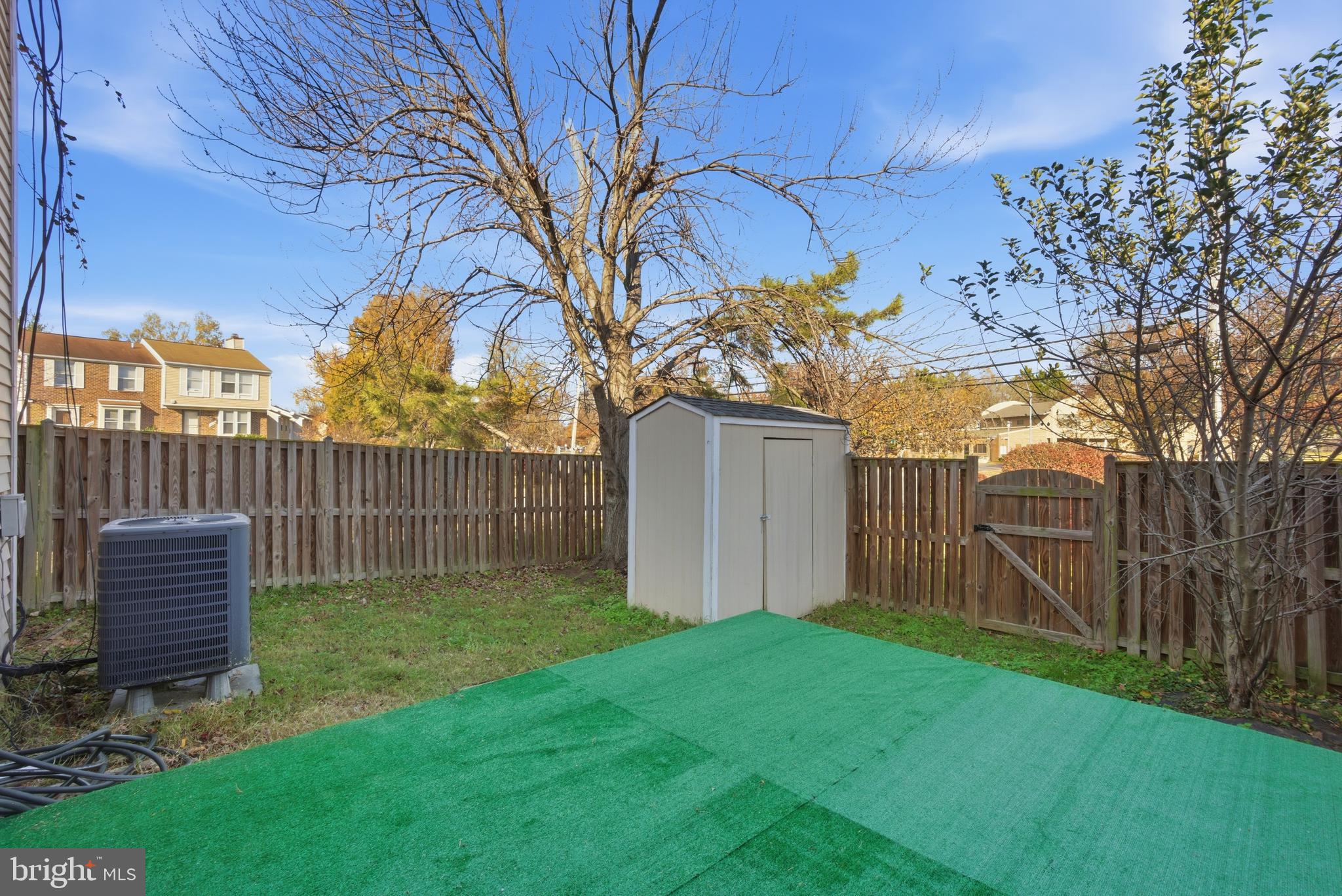 OAK POND - Residential