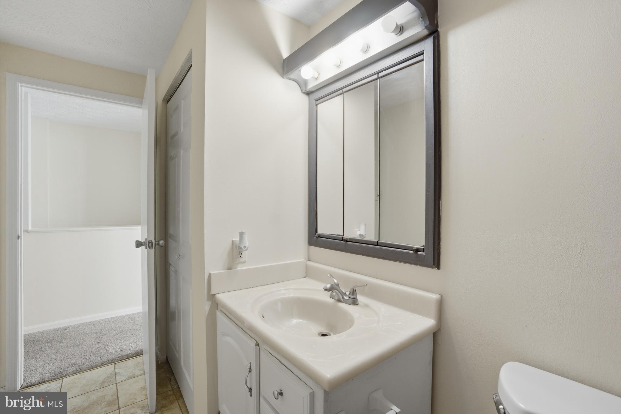 OAK POND - Residential