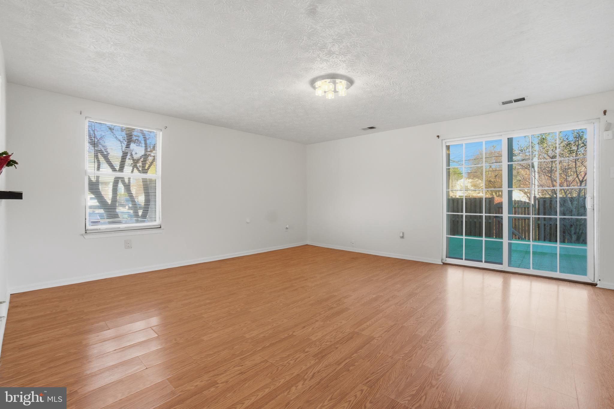 OAK POND - Residential