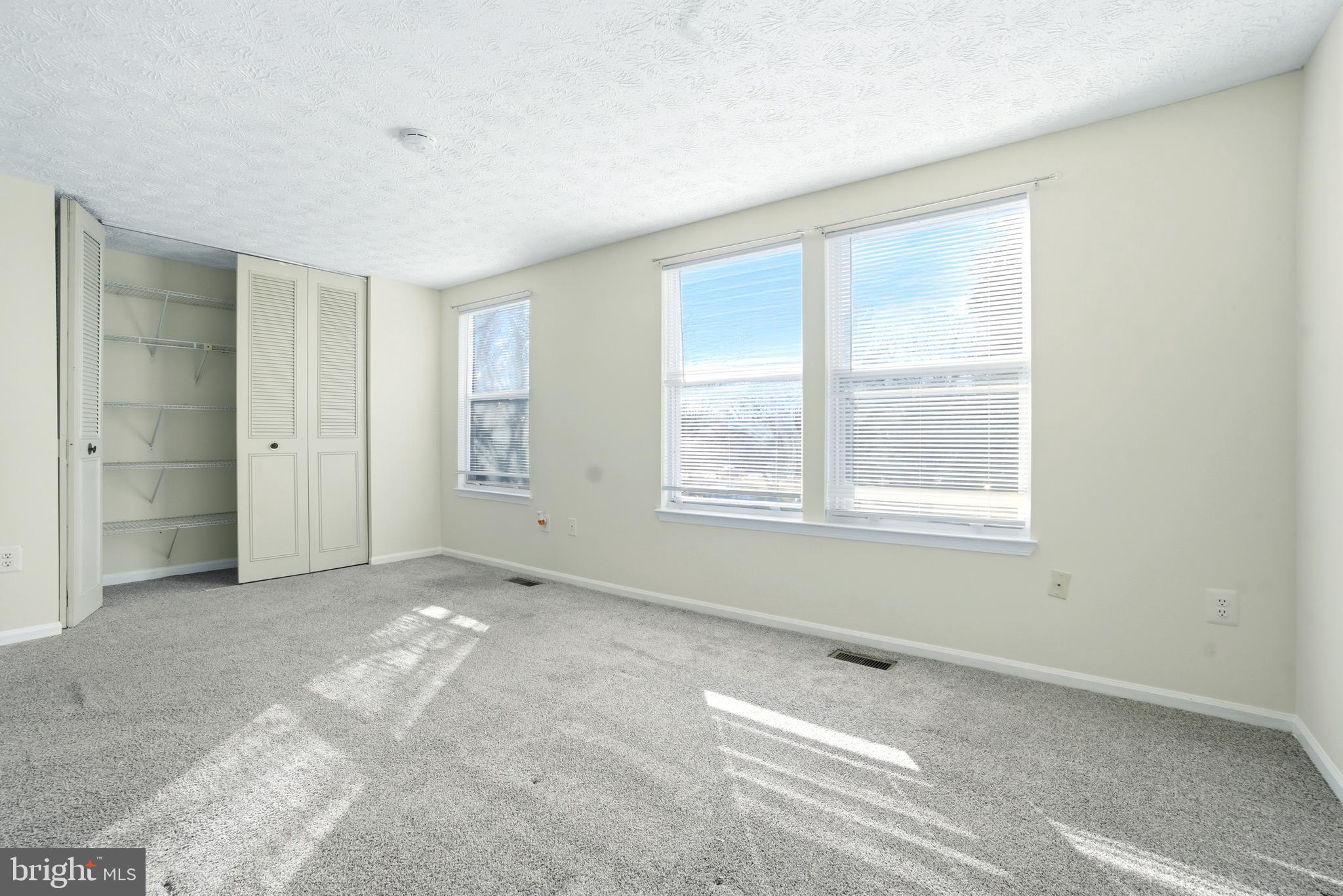 OAK POND - Residential