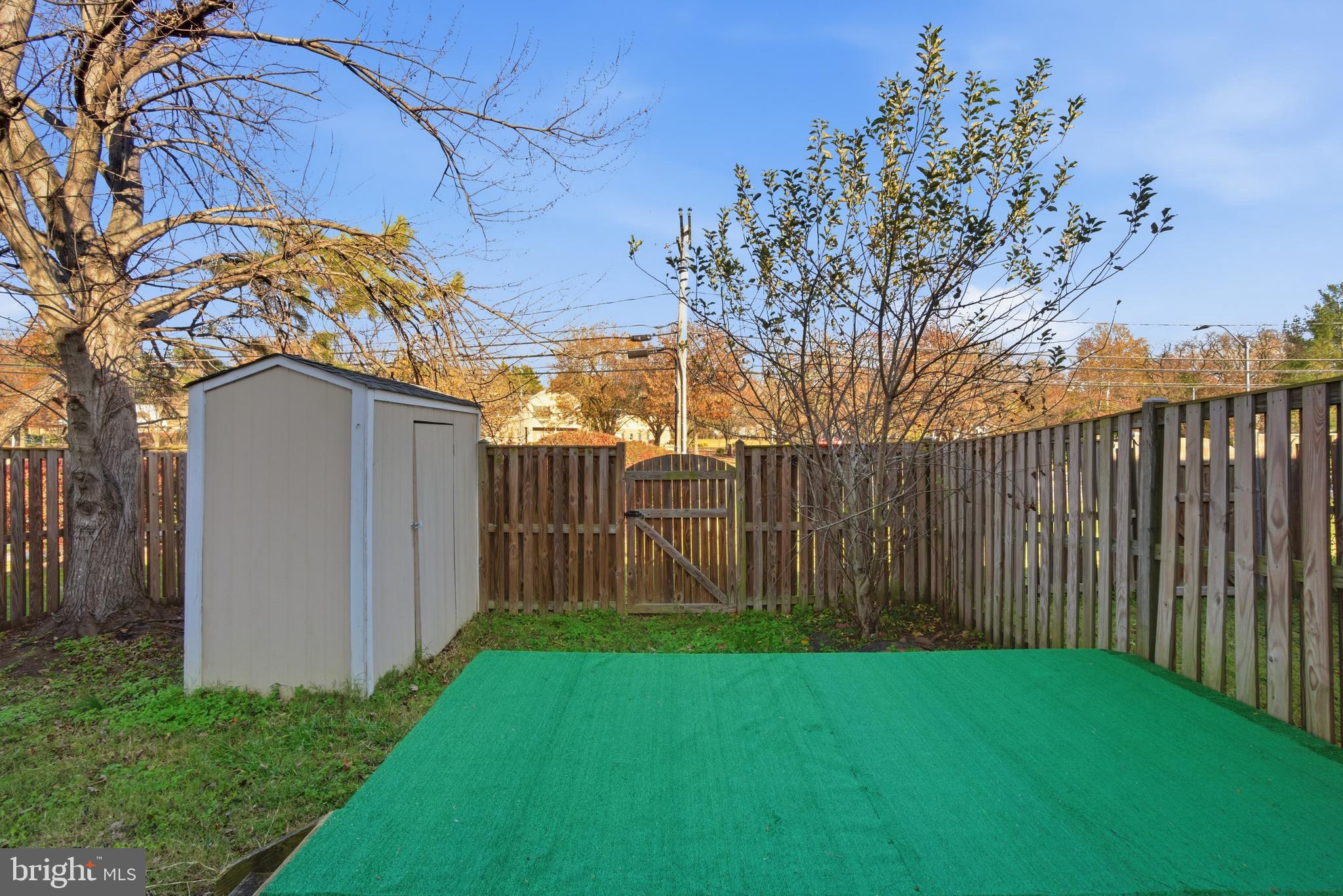 OAK POND - Residential