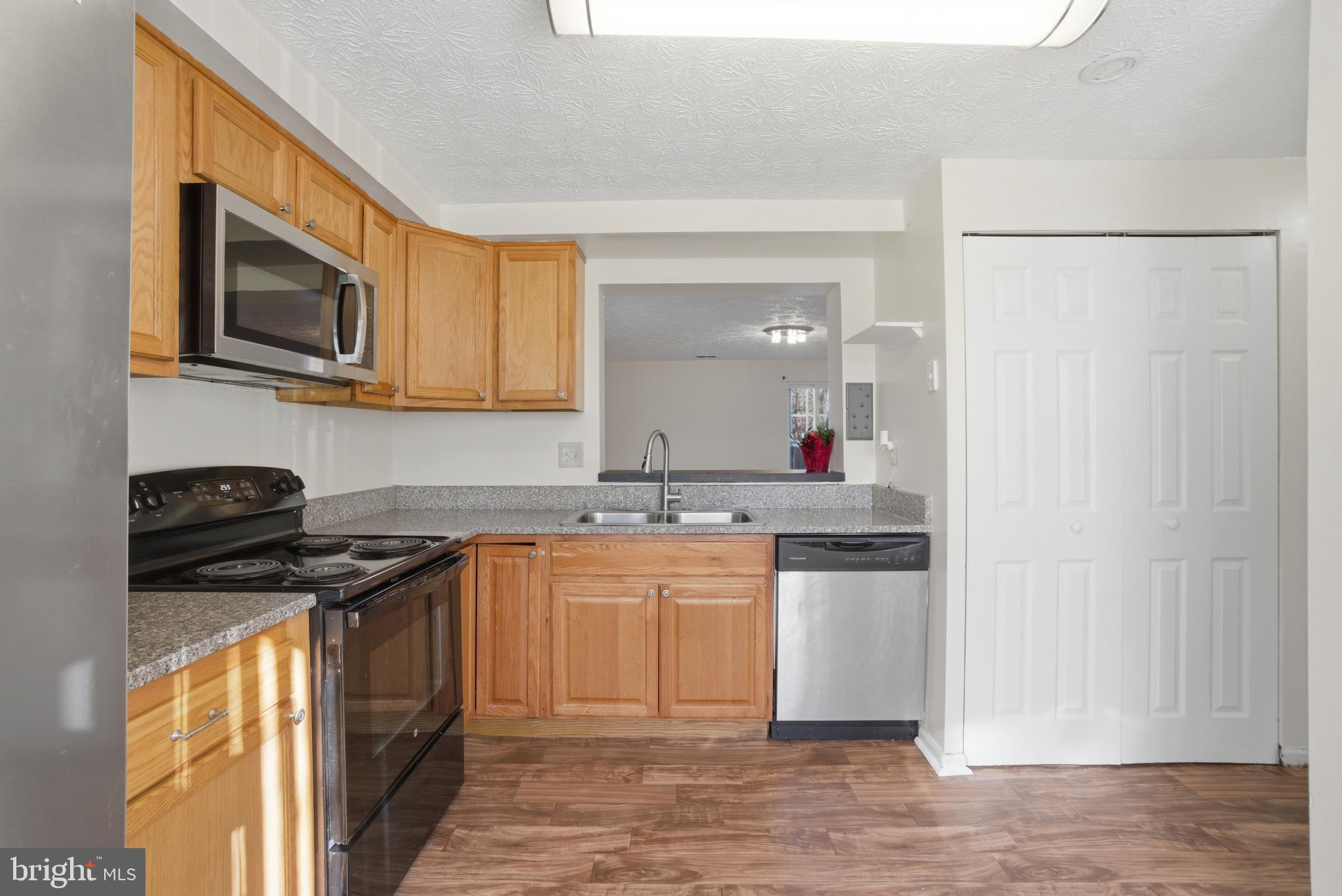 OAK POND - Residential