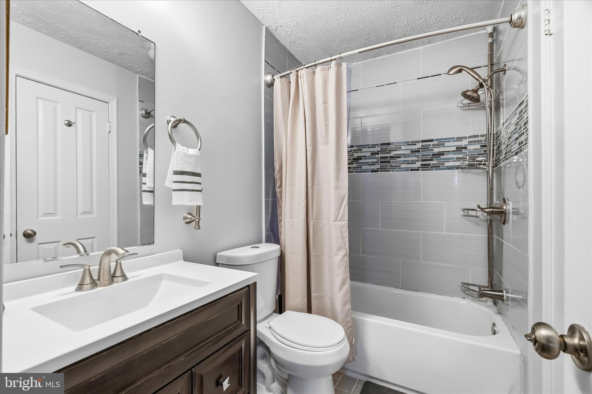 HILLCREST KNOLLS - Residential