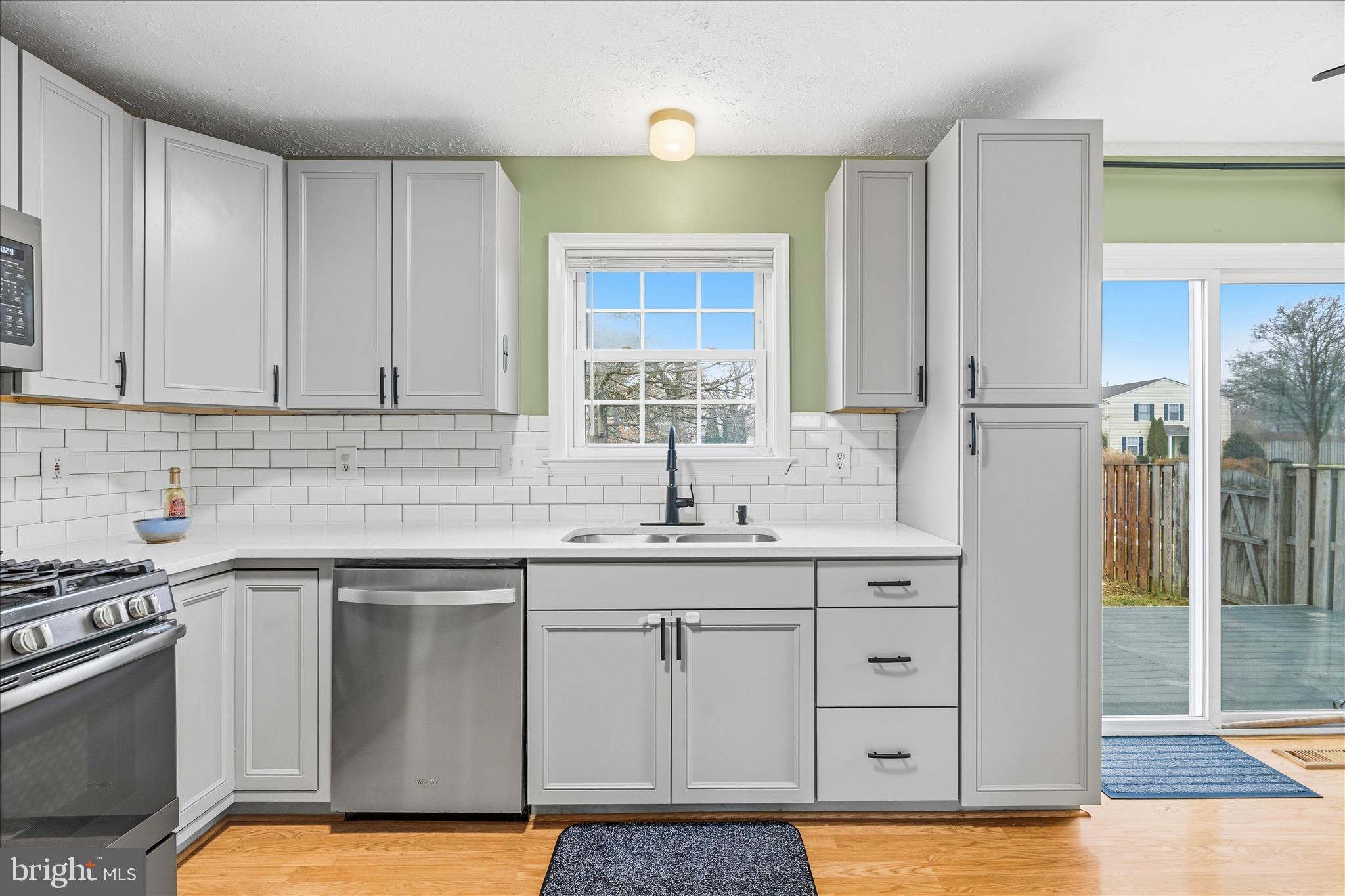 HILLCREST KNOLLS - Residential