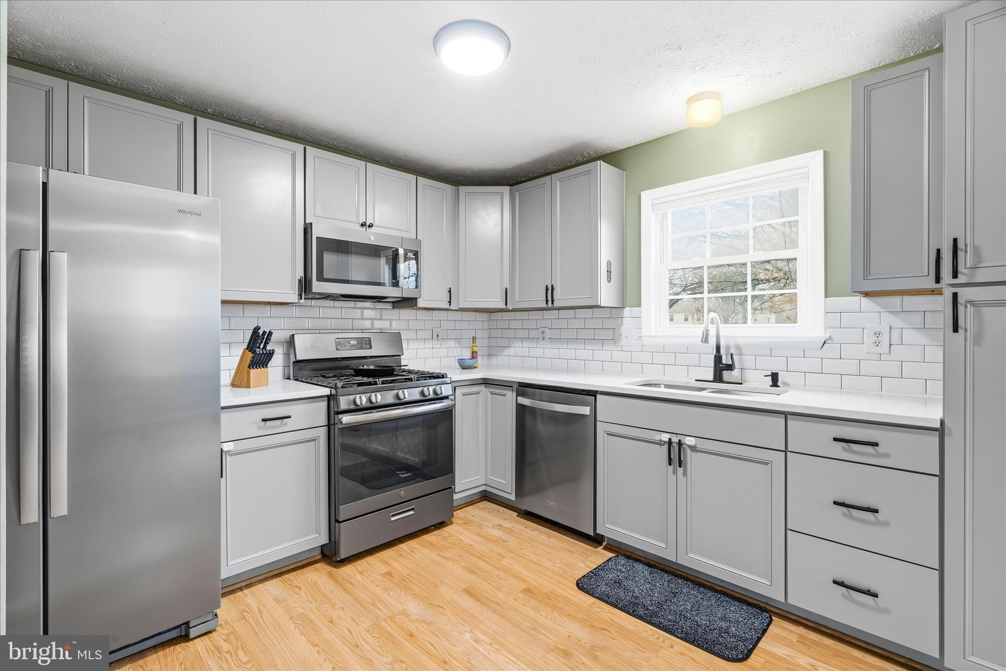 HILLCREST KNOLLS - Residential