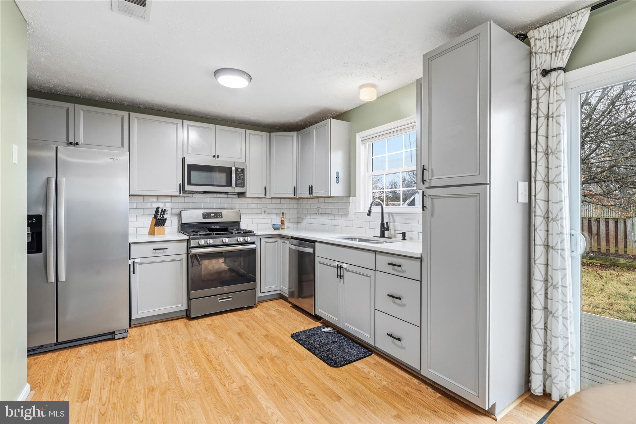 HILLCREST KNOLLS - Residential