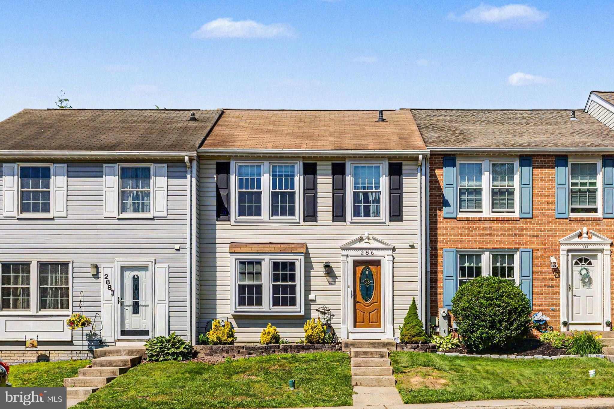 286 MAPLE WREATH COURT