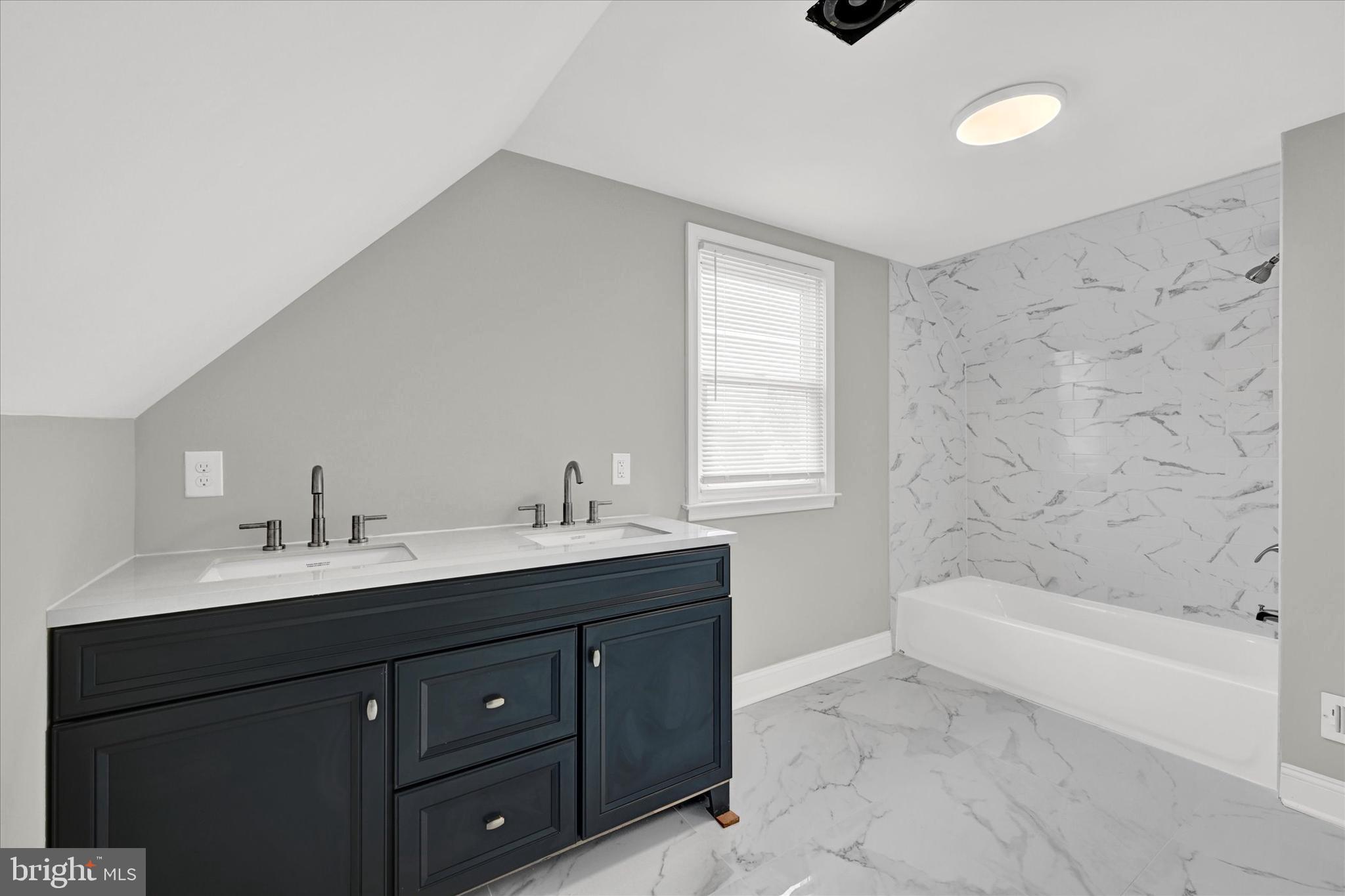 STOLLS MANOR - Residential