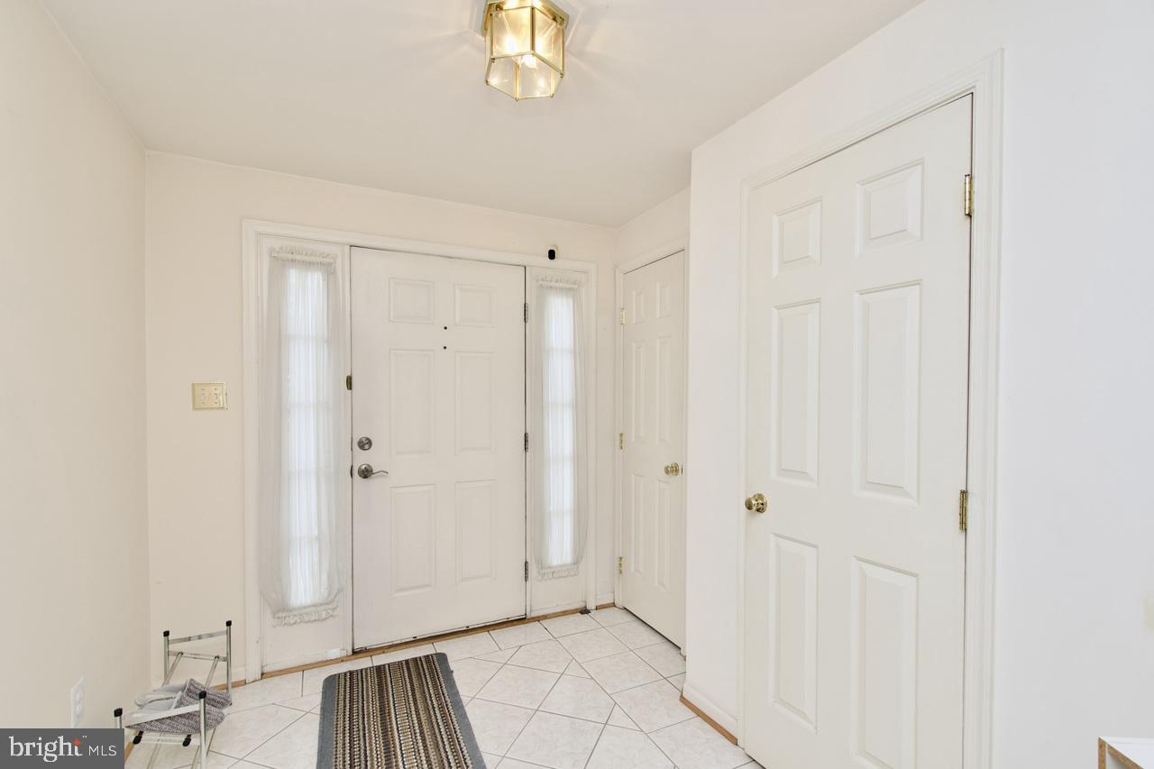 7496 GADSBY SQUARE