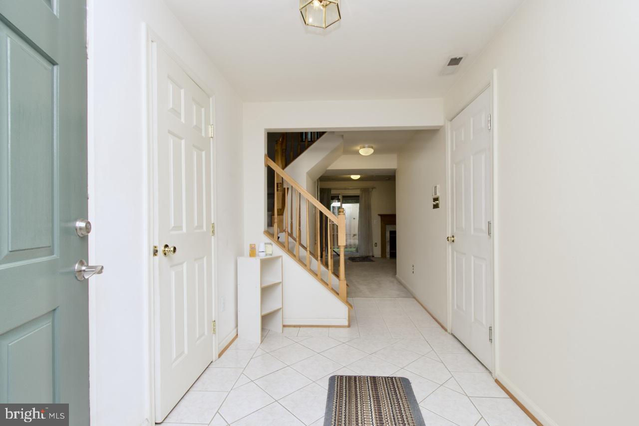 7496 GADSBY SQUARE