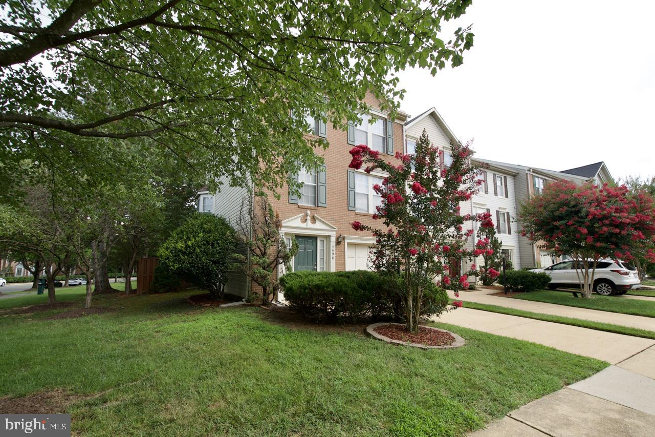 7496 GADSBY SQUARE