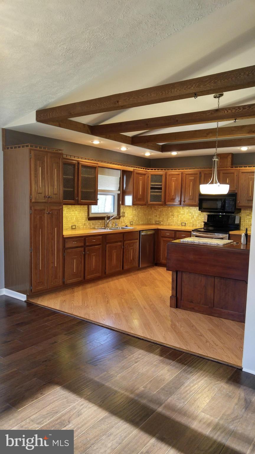 BREEZEWOOD - Residential Lease