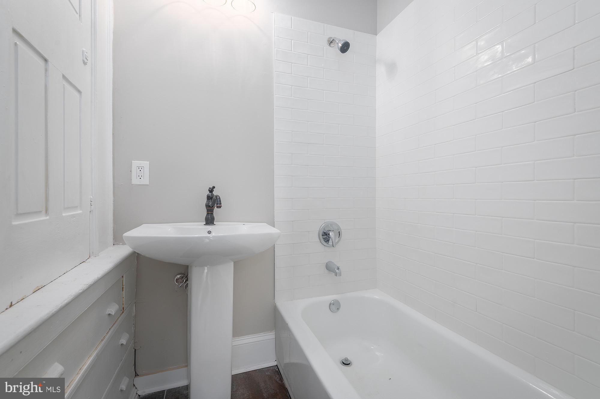 BOLTON HILL HISTORIC DISTRICT - Residential Lease