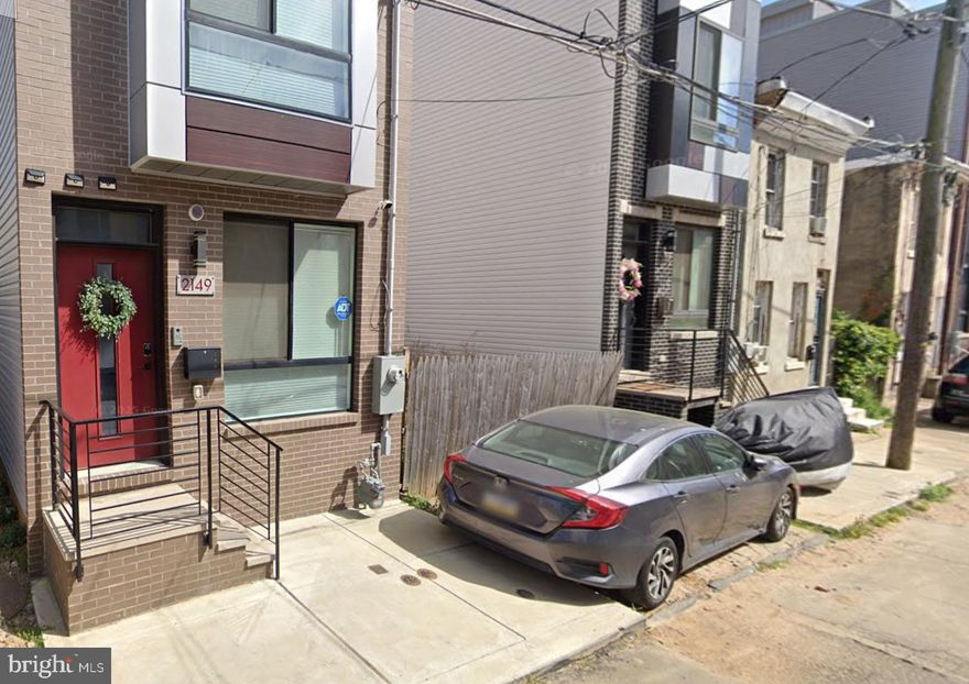 Buildable land in Norris Square! Just blocks from the EL. Lots of new construction on the block. Comps up to 400K. Drive by and make an offer!