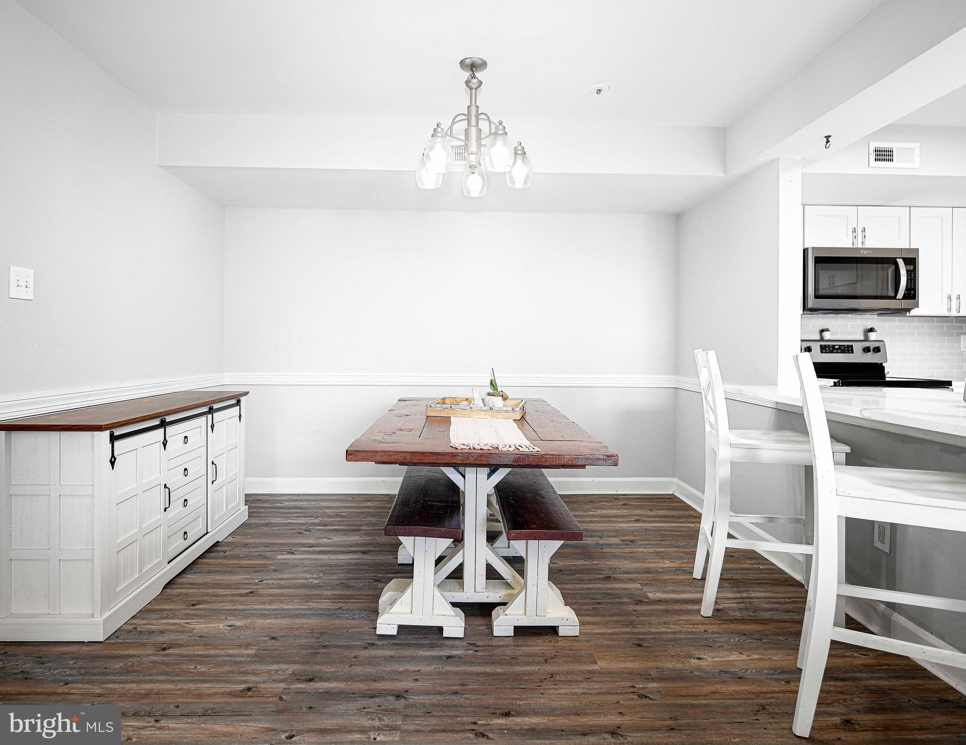 BRENTWOOD CONDO - Residential