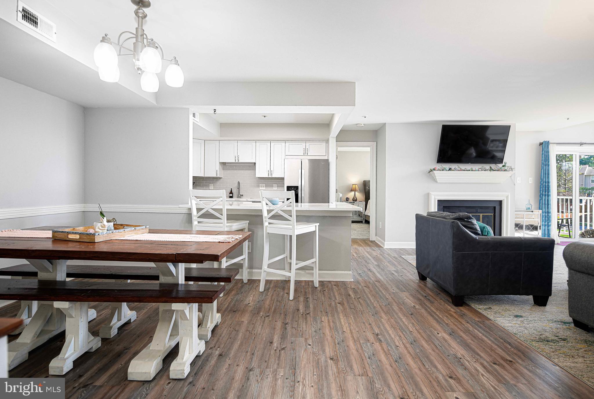 BRENTWOOD CONDO - Residential