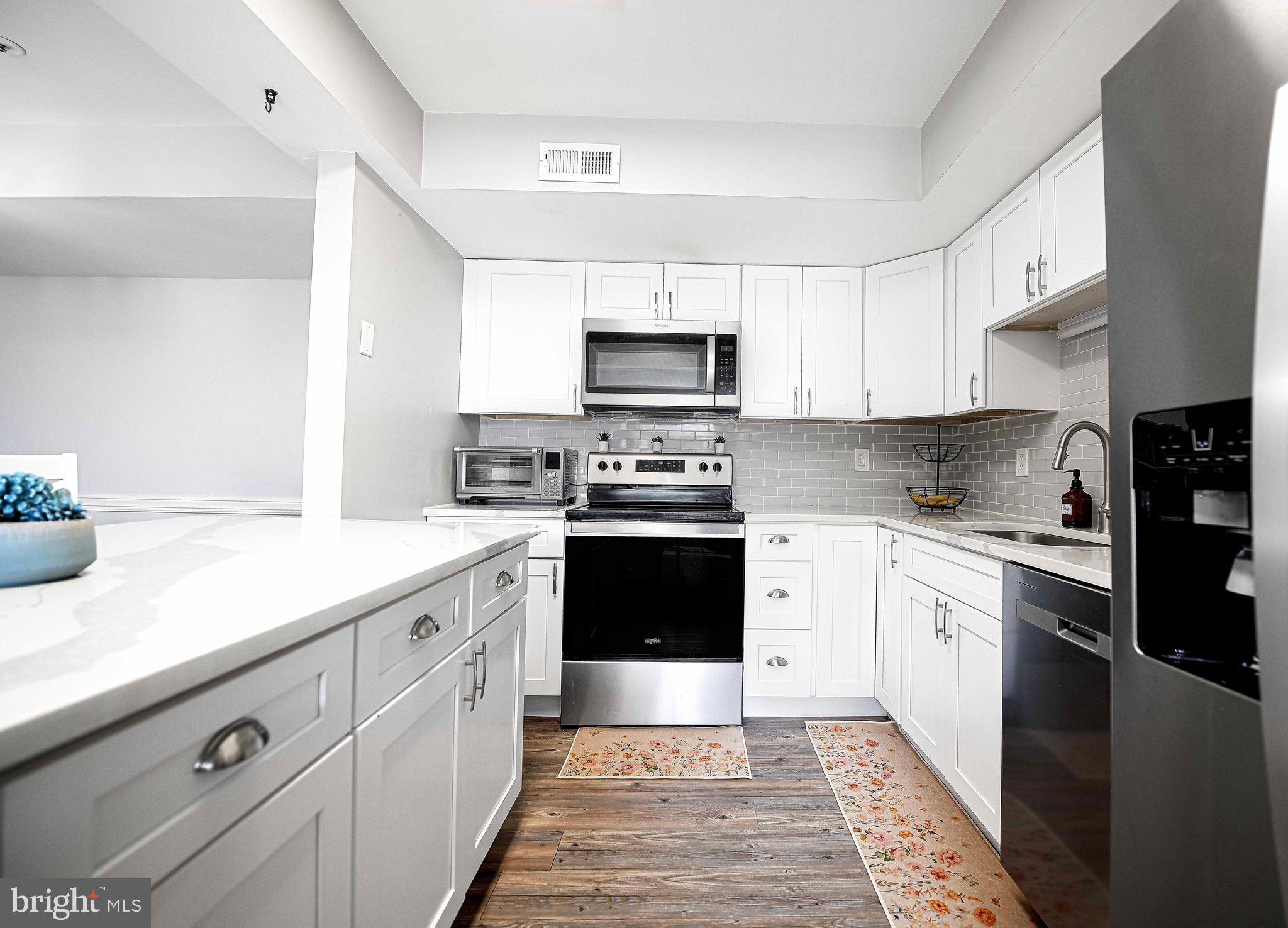 BRENTWOOD CONDO - Residential