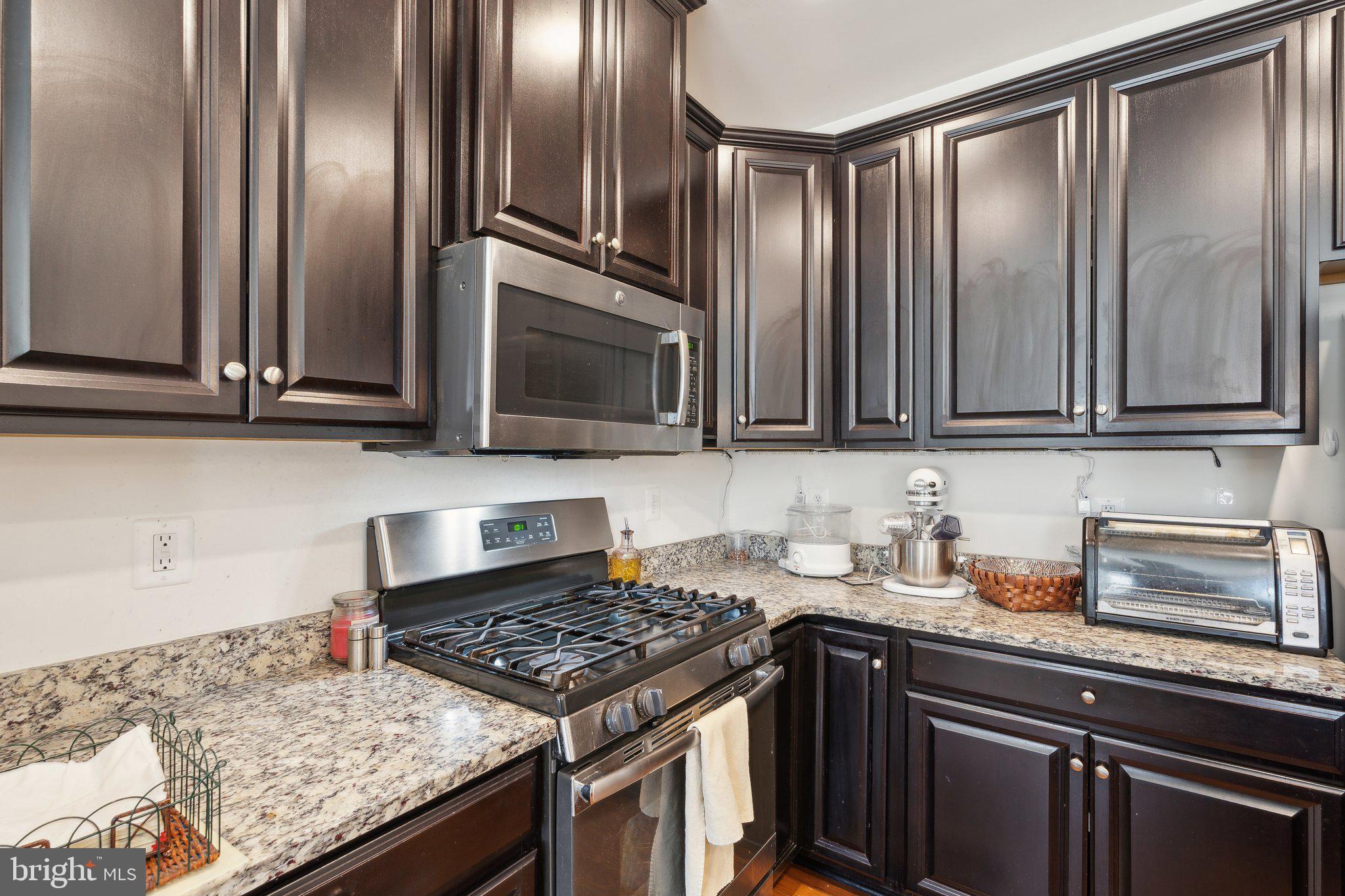 VIRGINIA MANOR CONDOMINIUM - Residential Lease