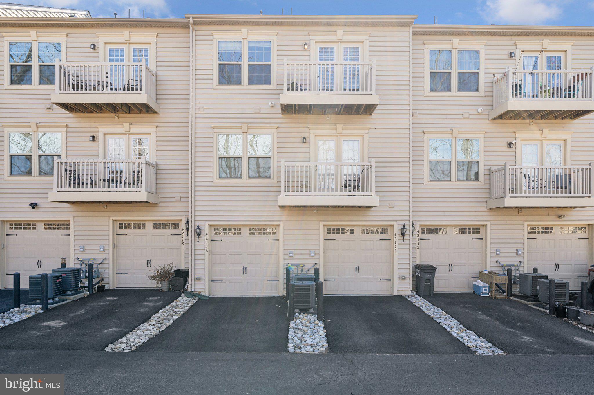 VIRGINIA MANOR CONDOMINIUM - Residential Lease