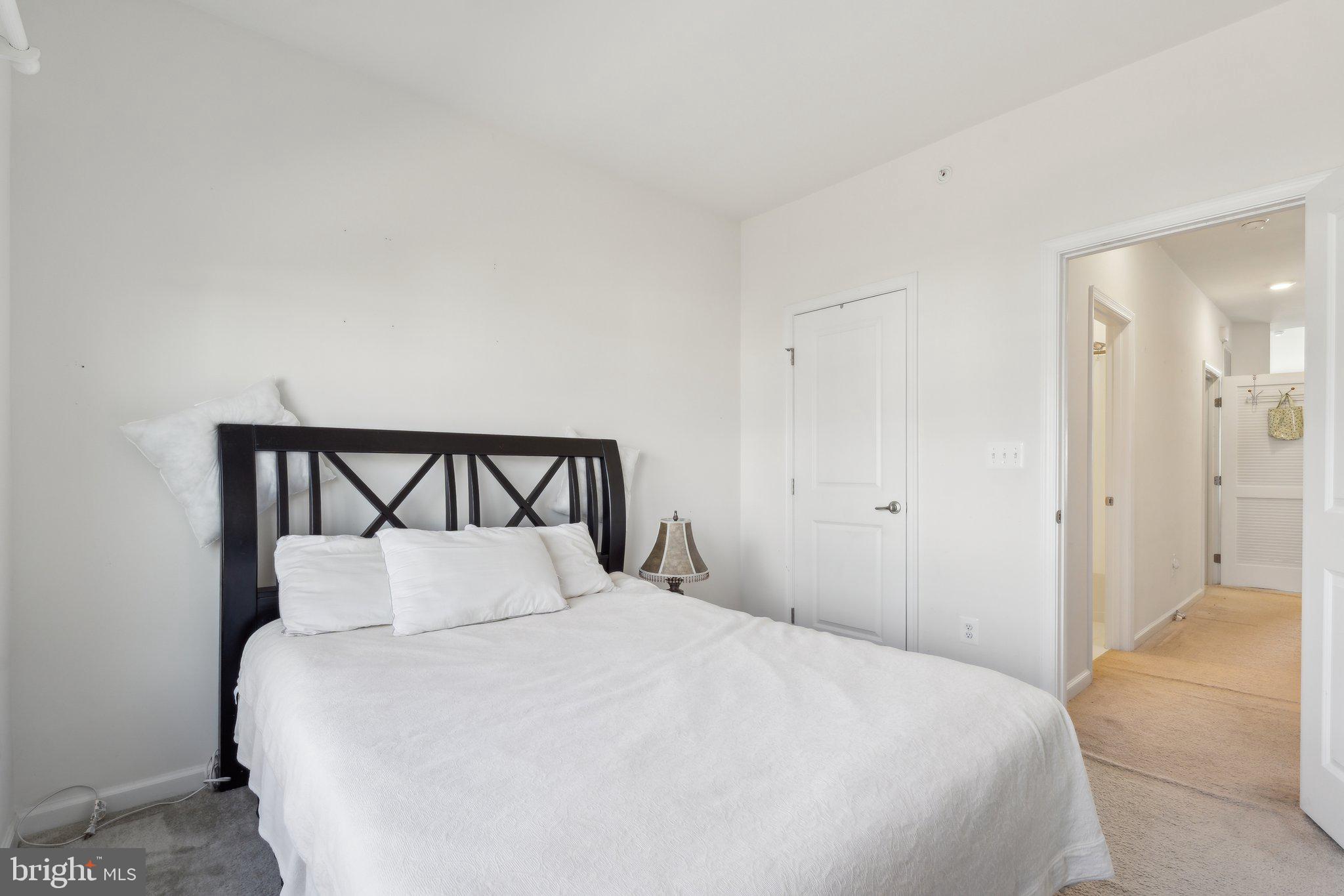 VIRGINIA MANOR CONDOMINIUM - Residential Lease