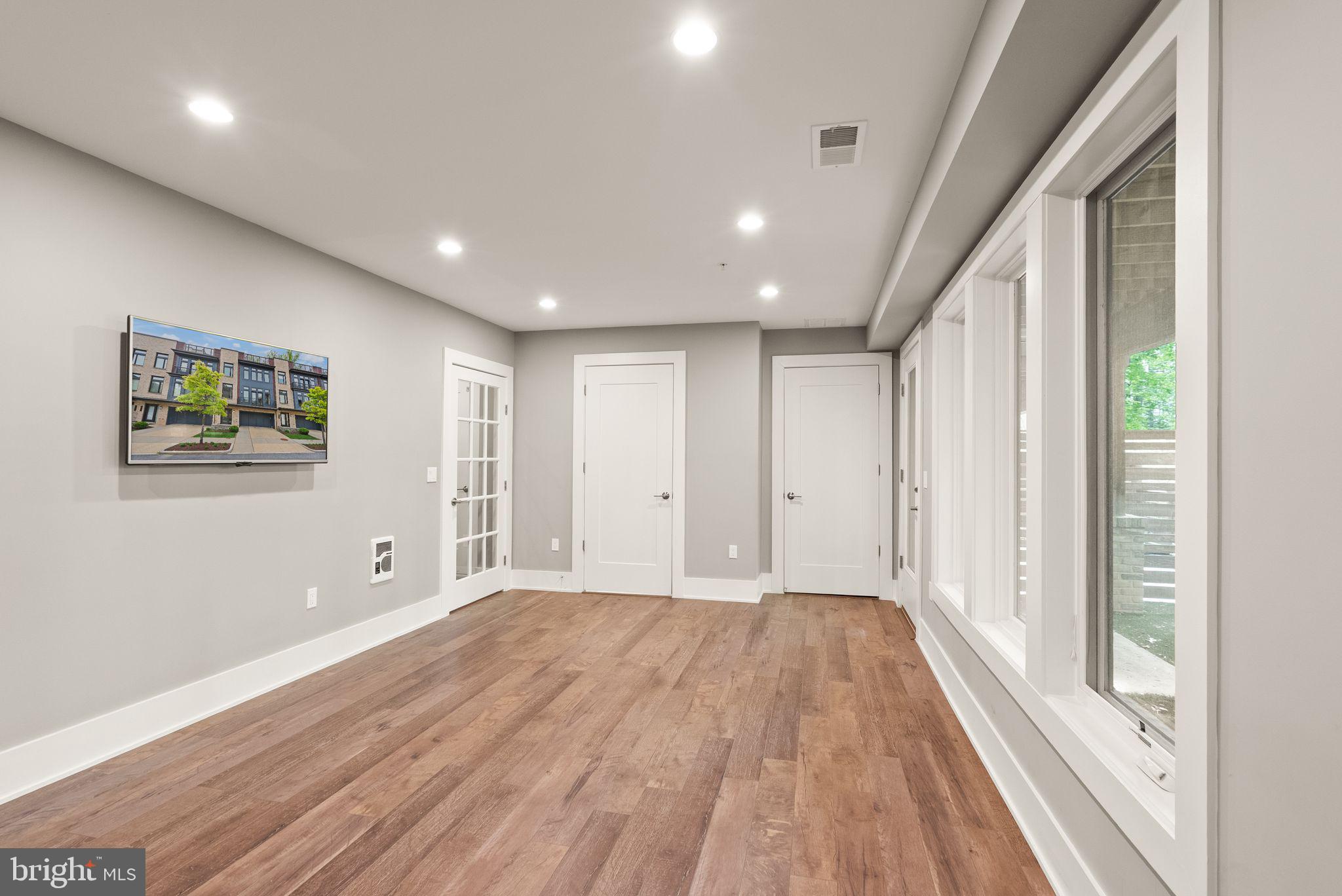 GROSVENOR HEIGHTS - Residential