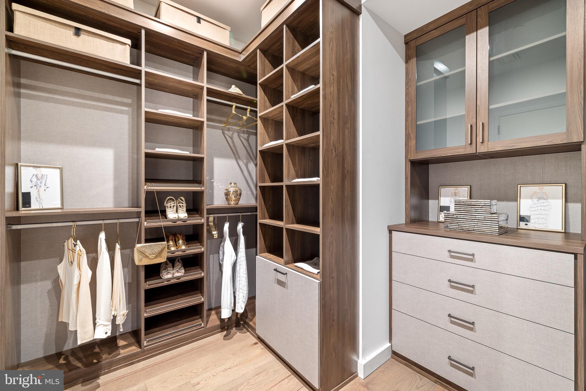 SOCIETY HILL - Residential