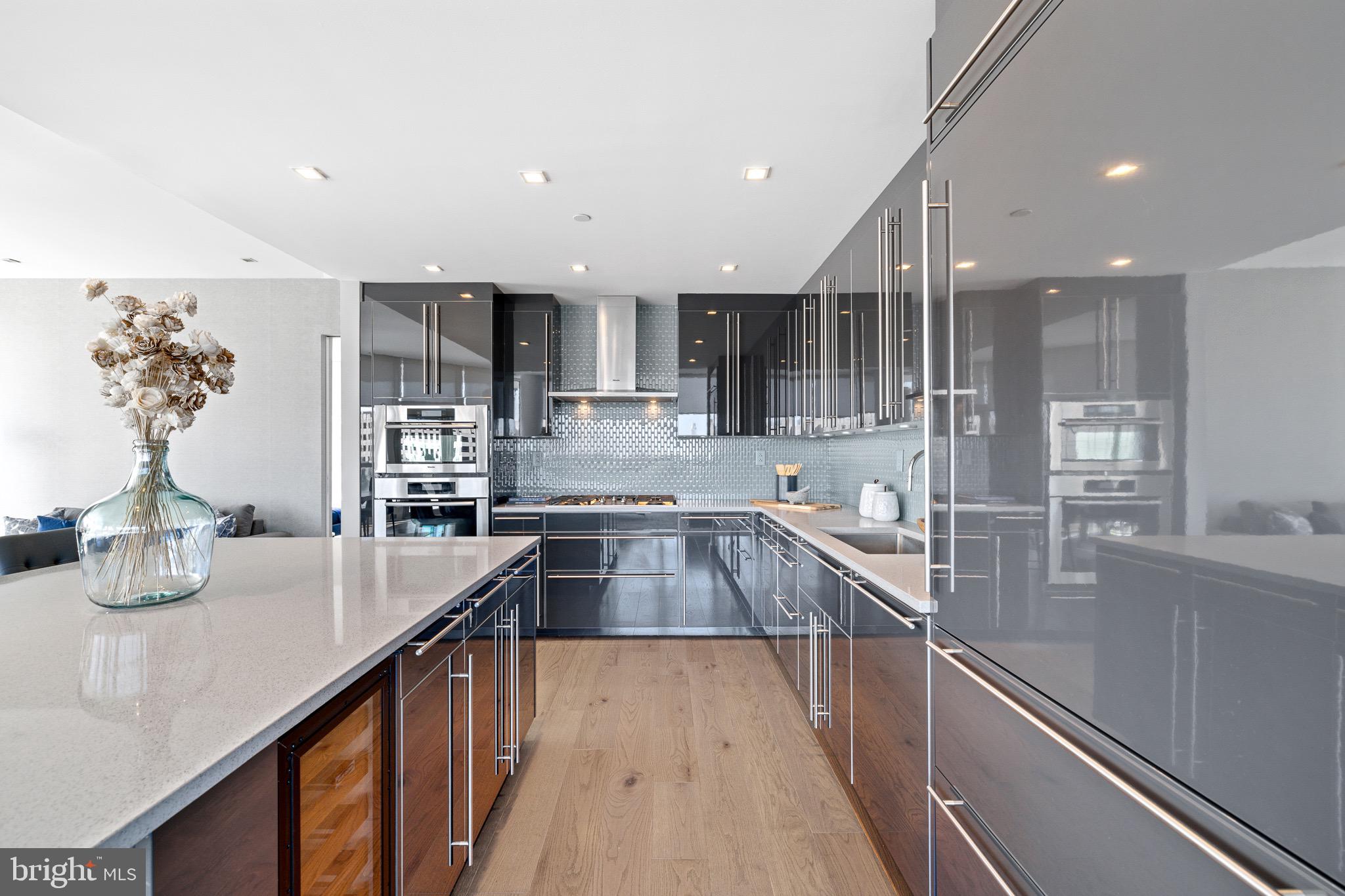 SOCIETY HILL - Residential