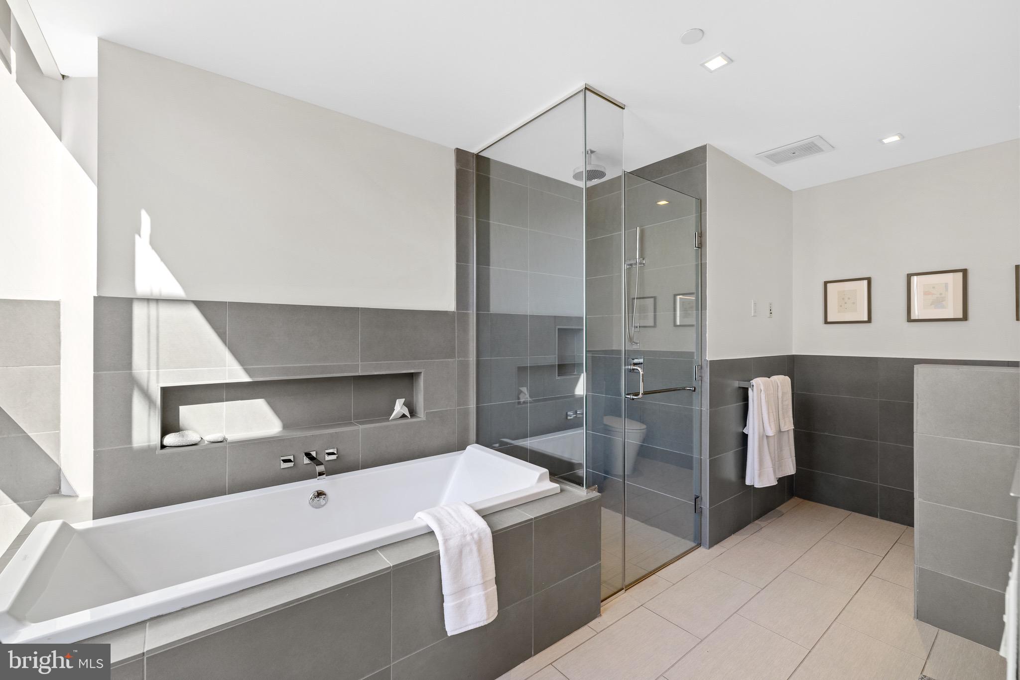 SOCIETY HILL - Residential