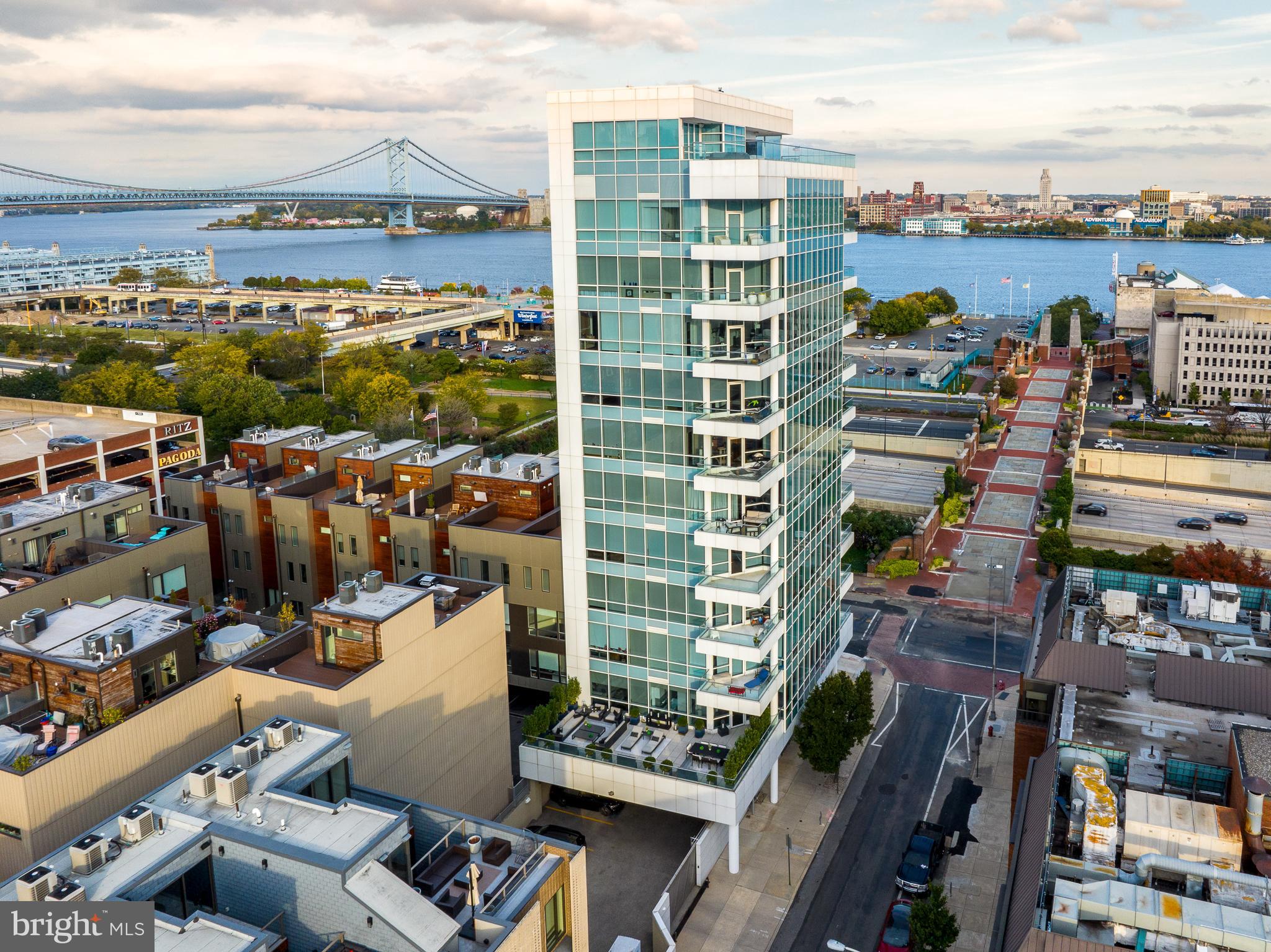 SOCIETY HILL - Residential