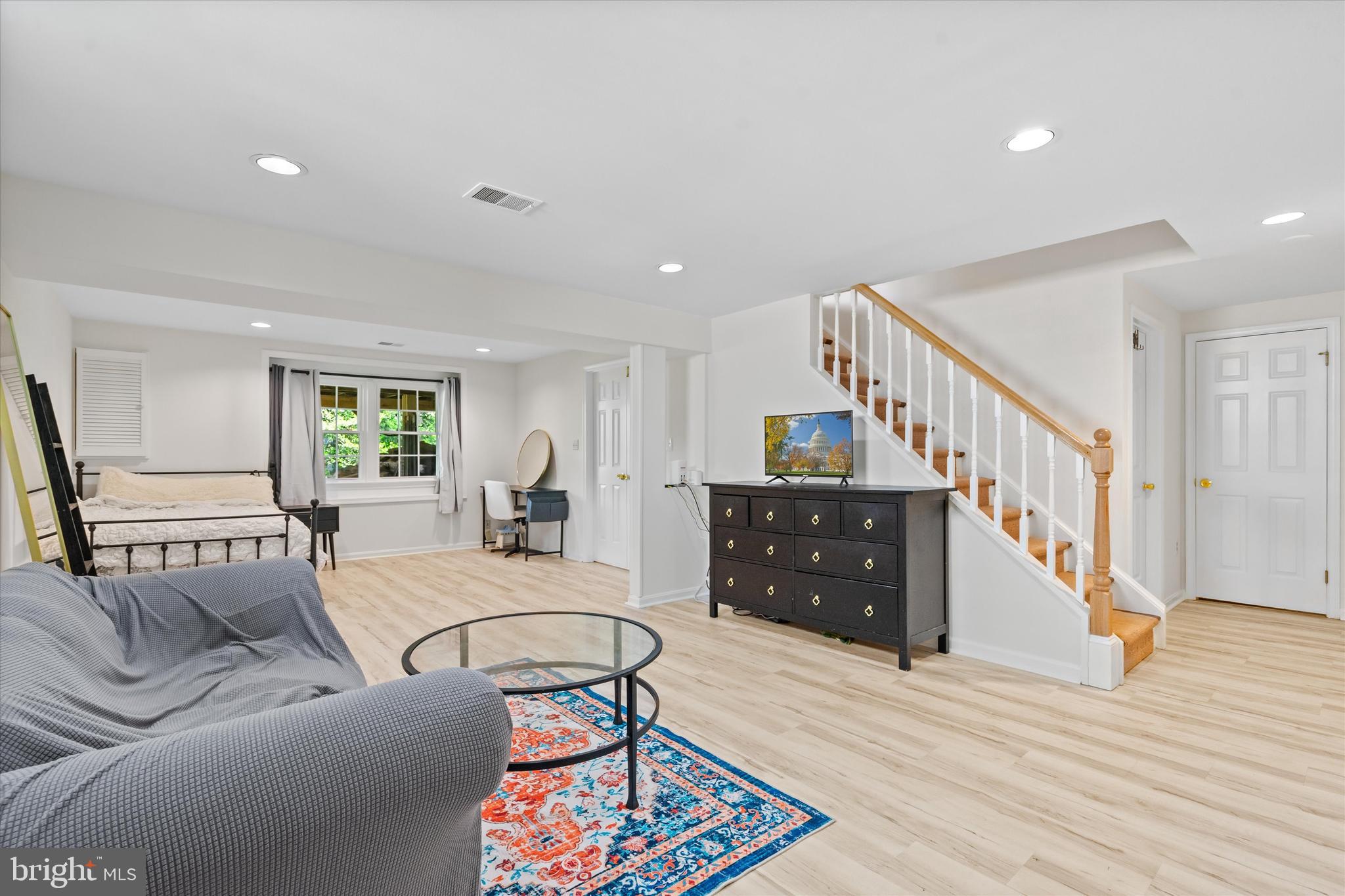 LONG BRANCH - Residential