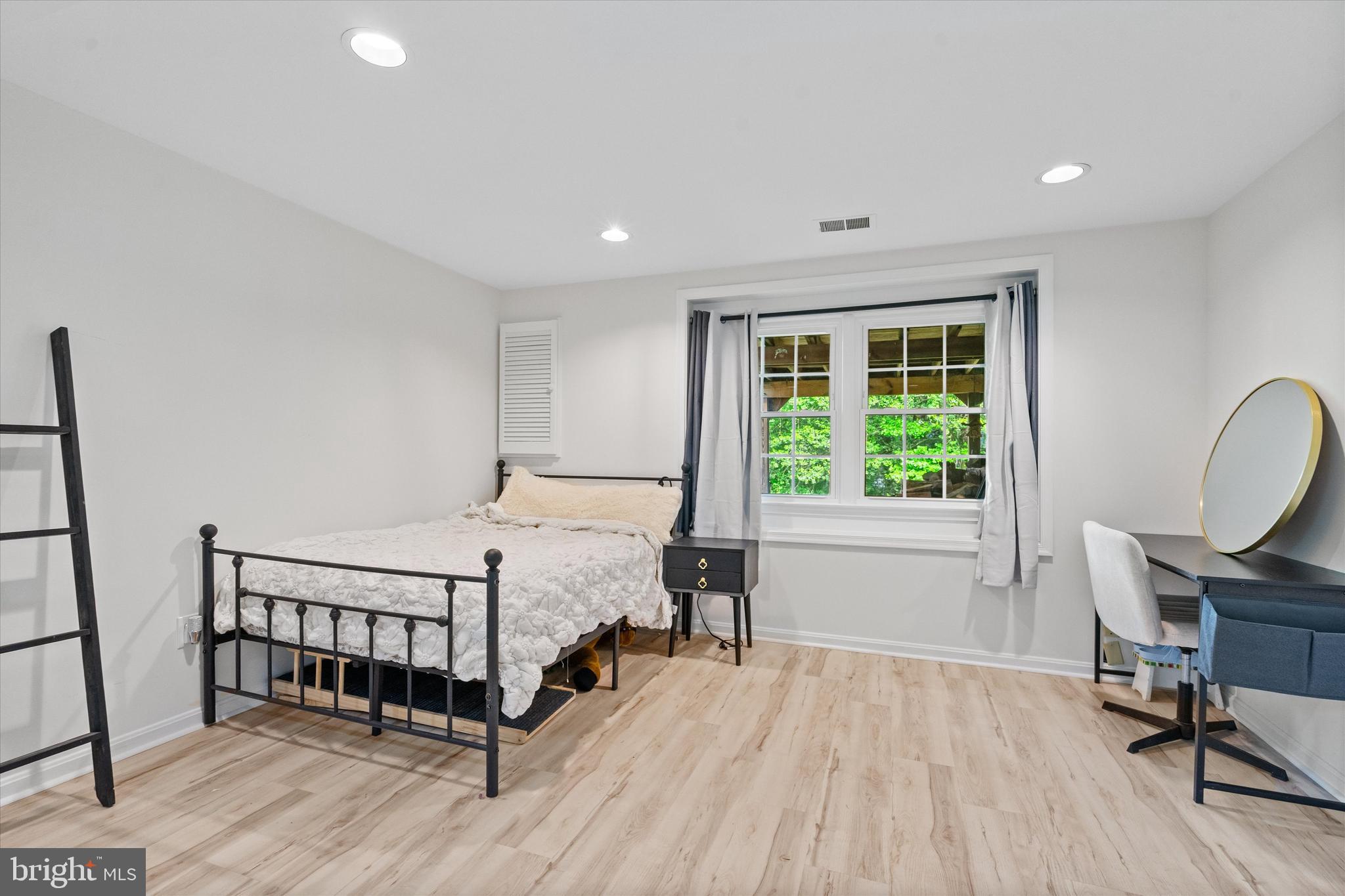 LONG BRANCH - Residential