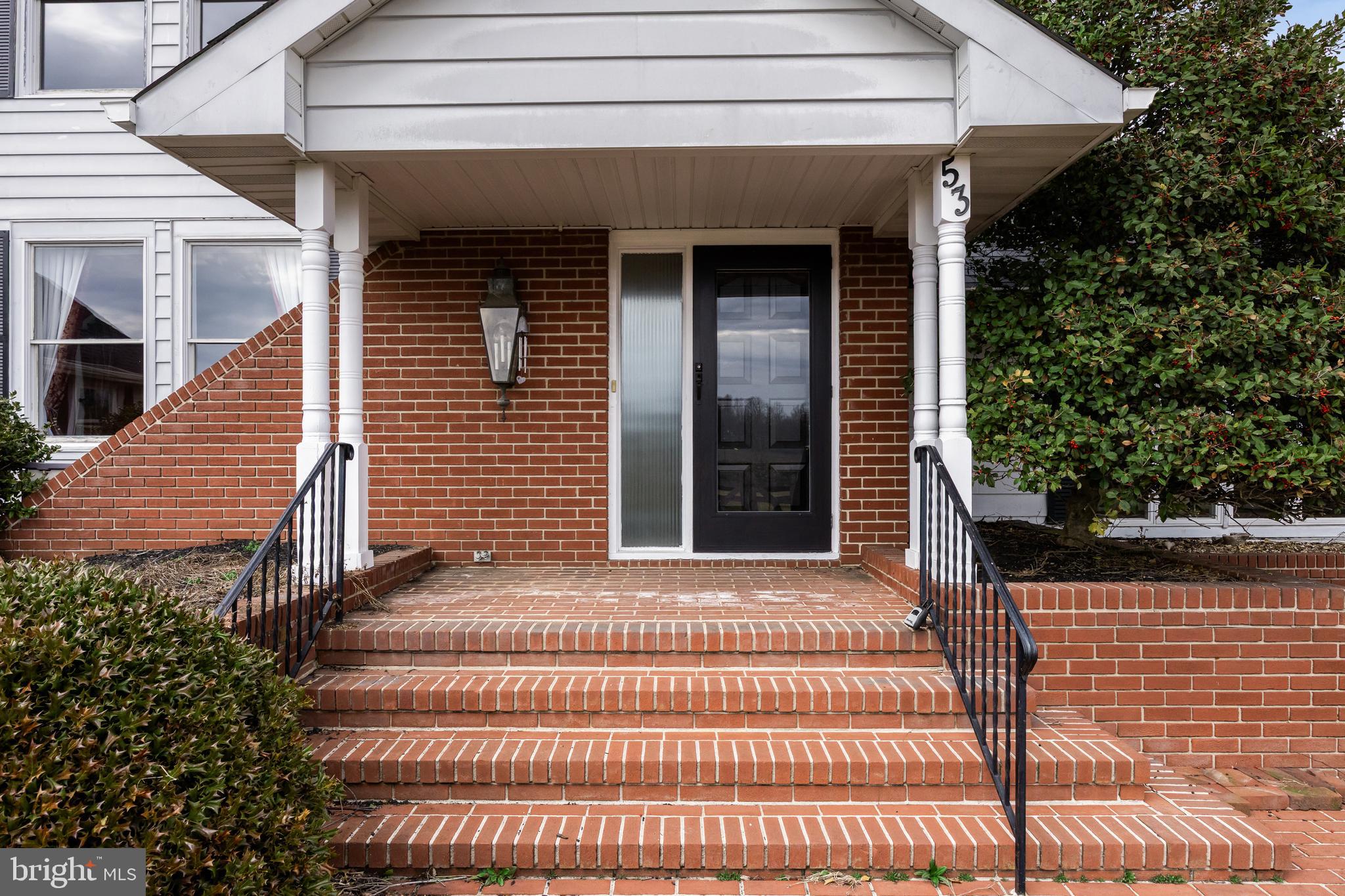 53 ARNEYS MOUNT ROAD