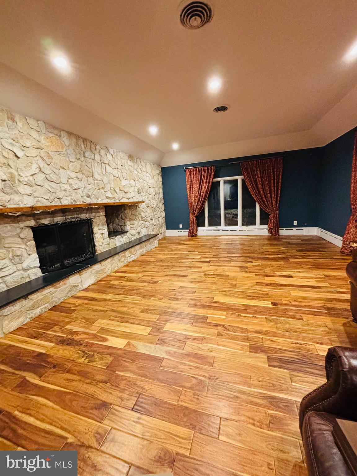 53 ARNEYS MOUNT ROAD