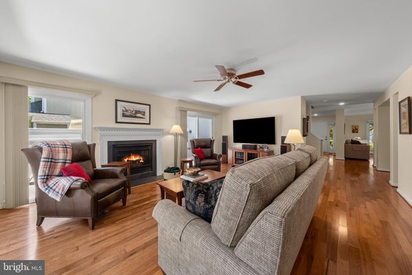 20869 CHANNEL CT, STERLING, VA 20165 - Image 95763c5348e5d4e610e7cb33e30bb281/90942368