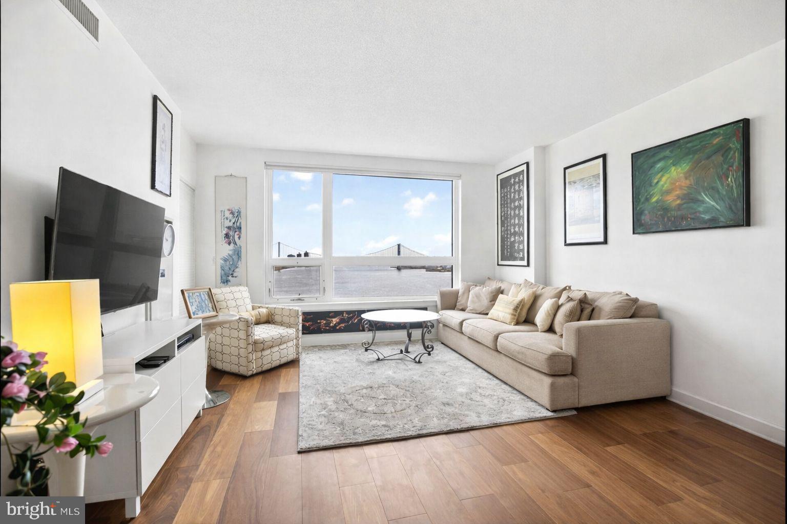 717 S COLUMBUS BOULEVARD 916