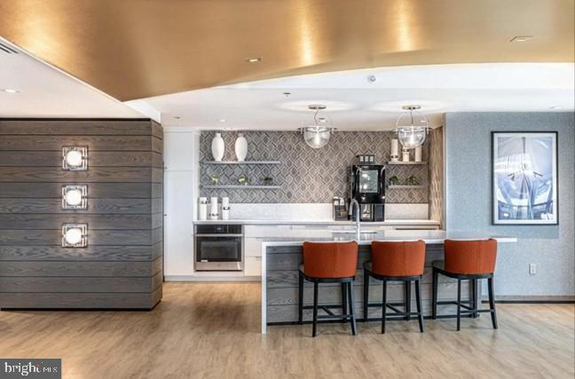 QUEEN VILLAGE - Residential