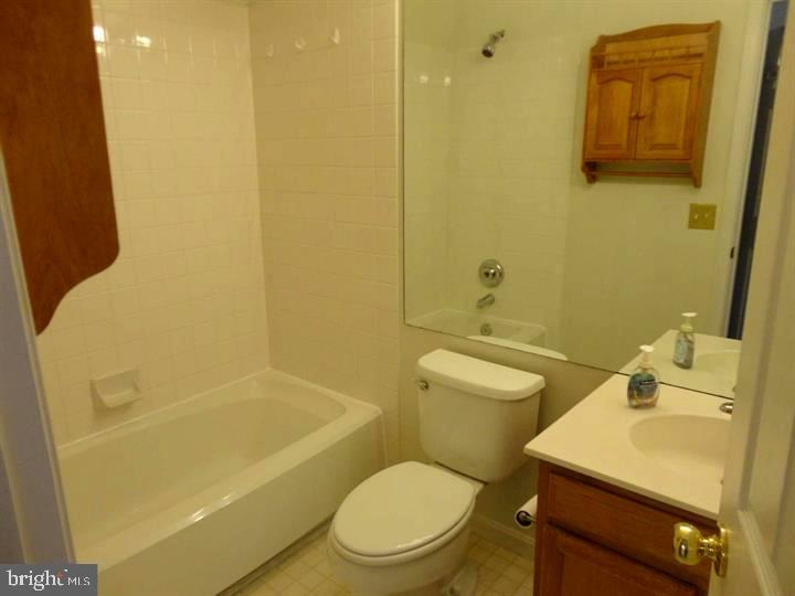 GUNSTON CORNER - Residential Lease