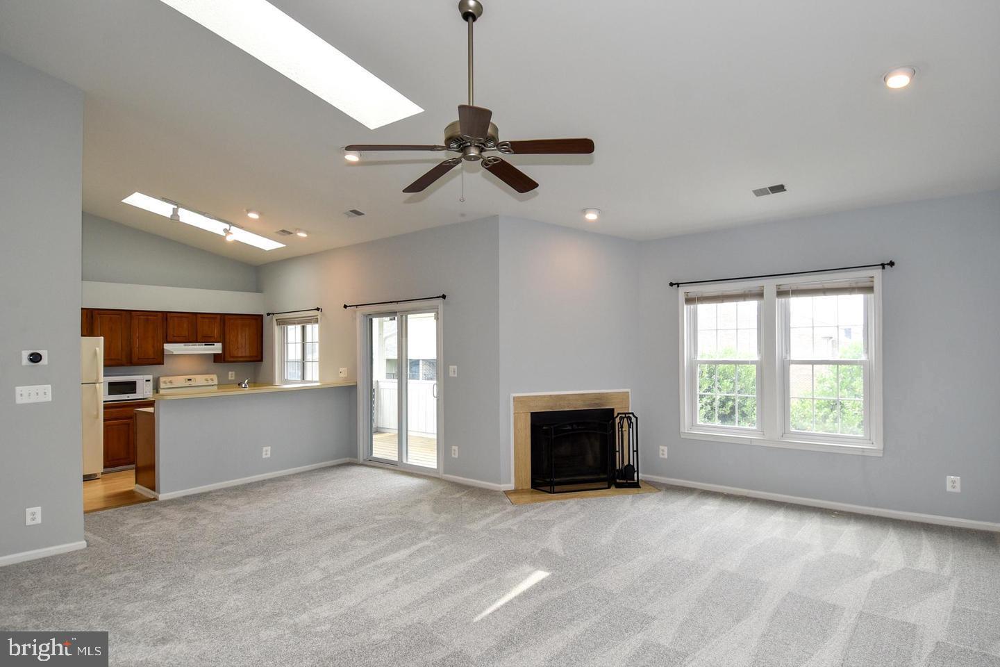 4056 GRAYS POINTE COURT C 4056C