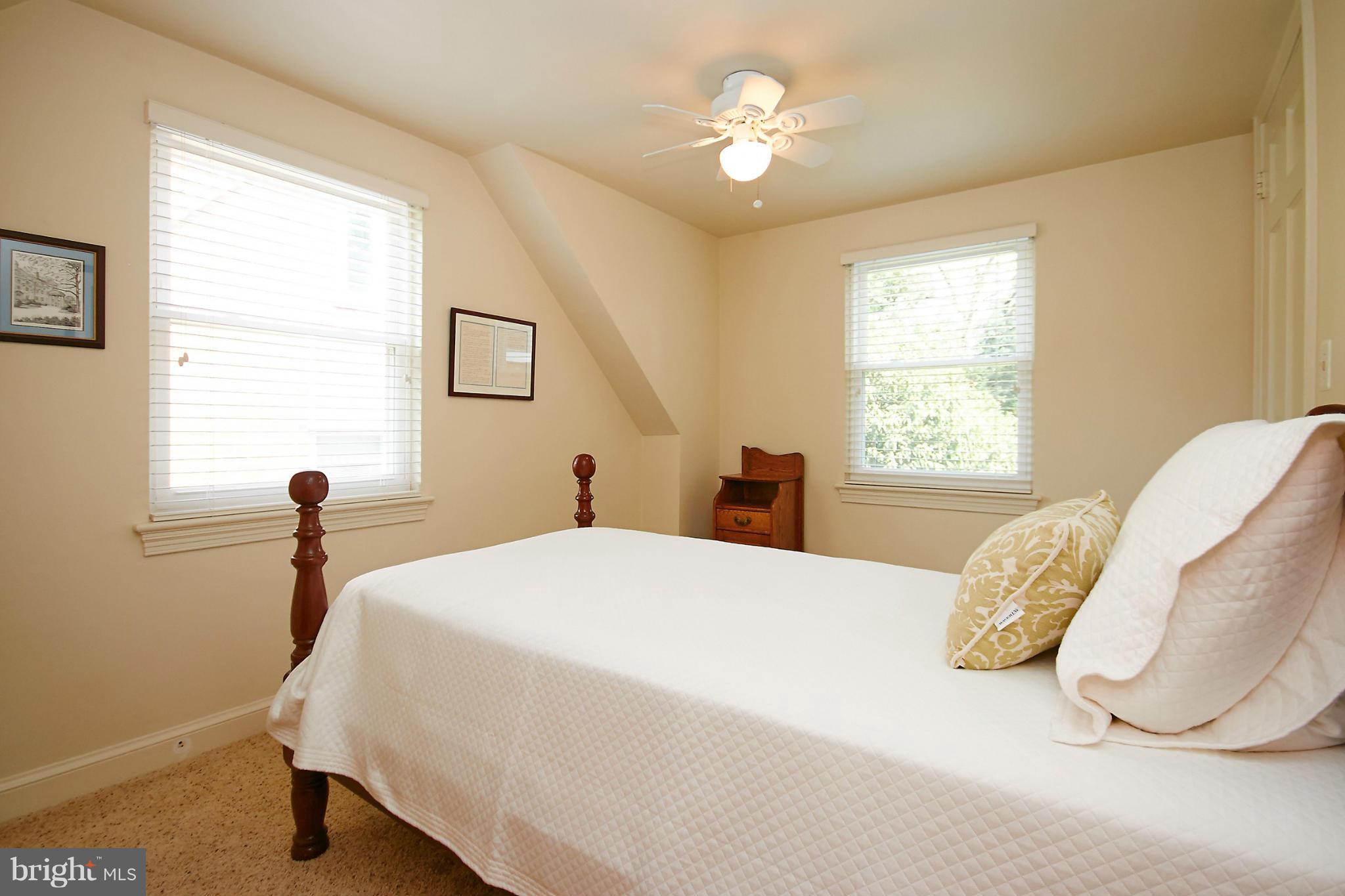 OVER LEE KNOLLS - Residential