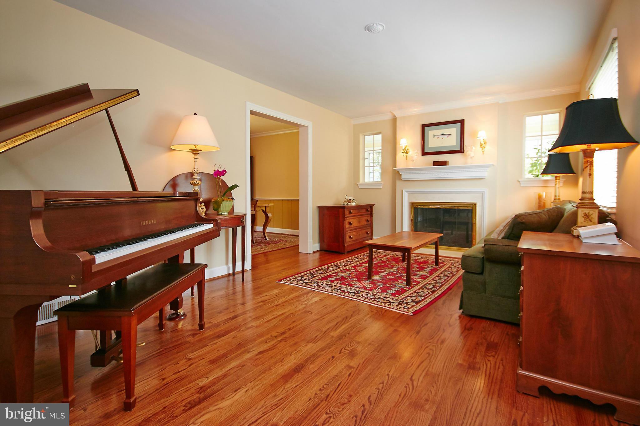 OVER LEE KNOLLS - Residential