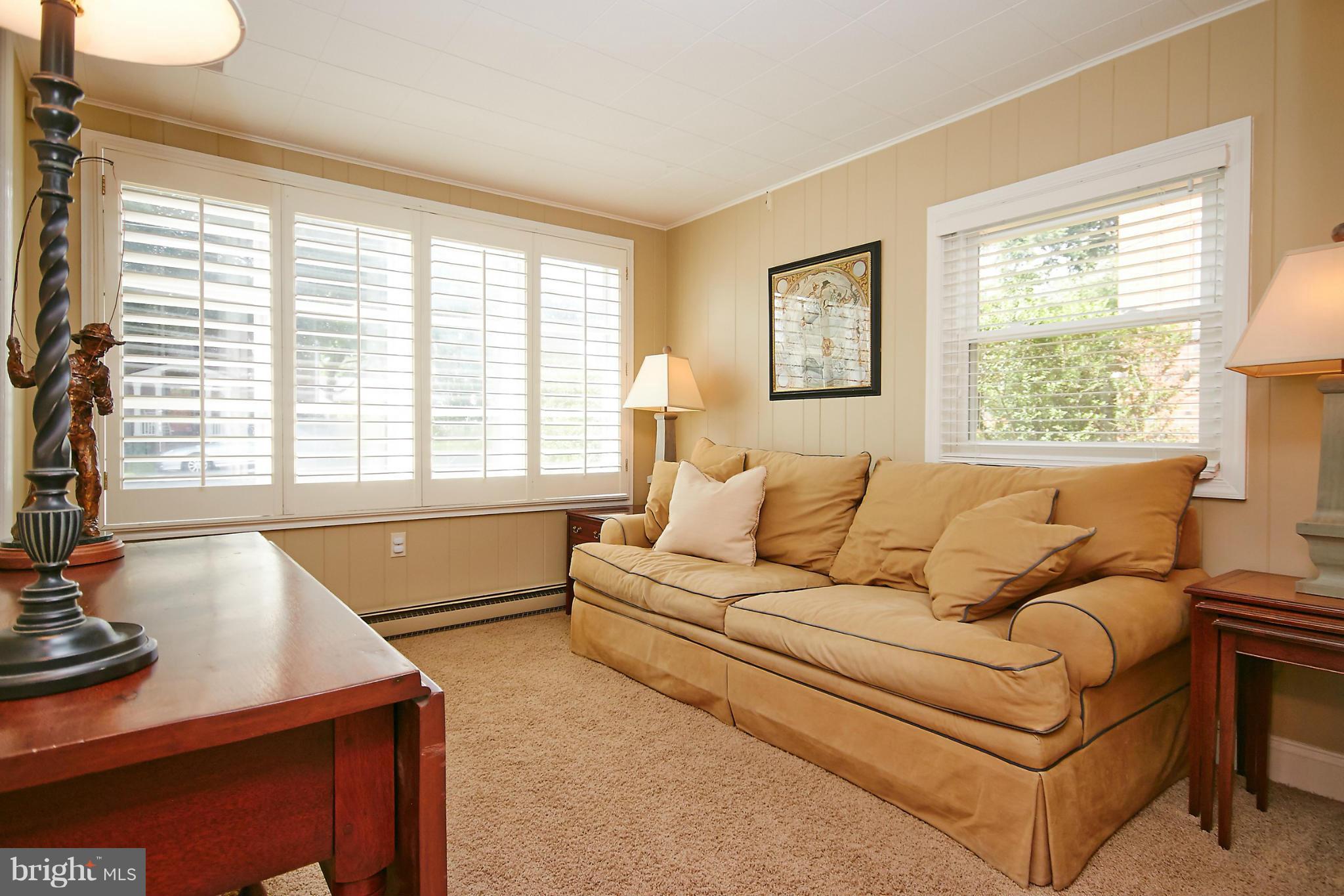 OVER LEE KNOLLS - Residential