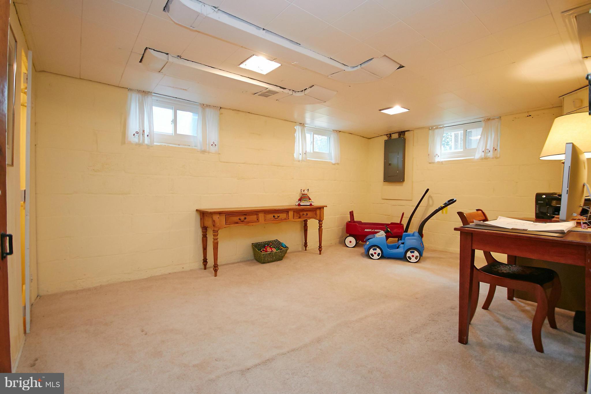 OVER LEE KNOLLS - Residential