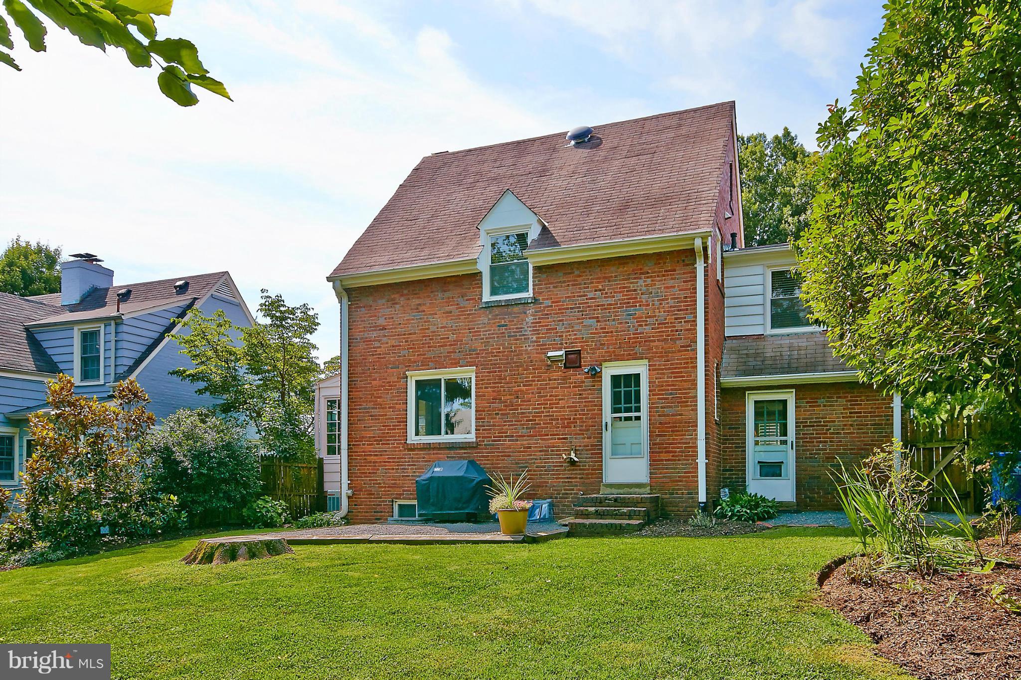 OVER LEE KNOLLS - Residential