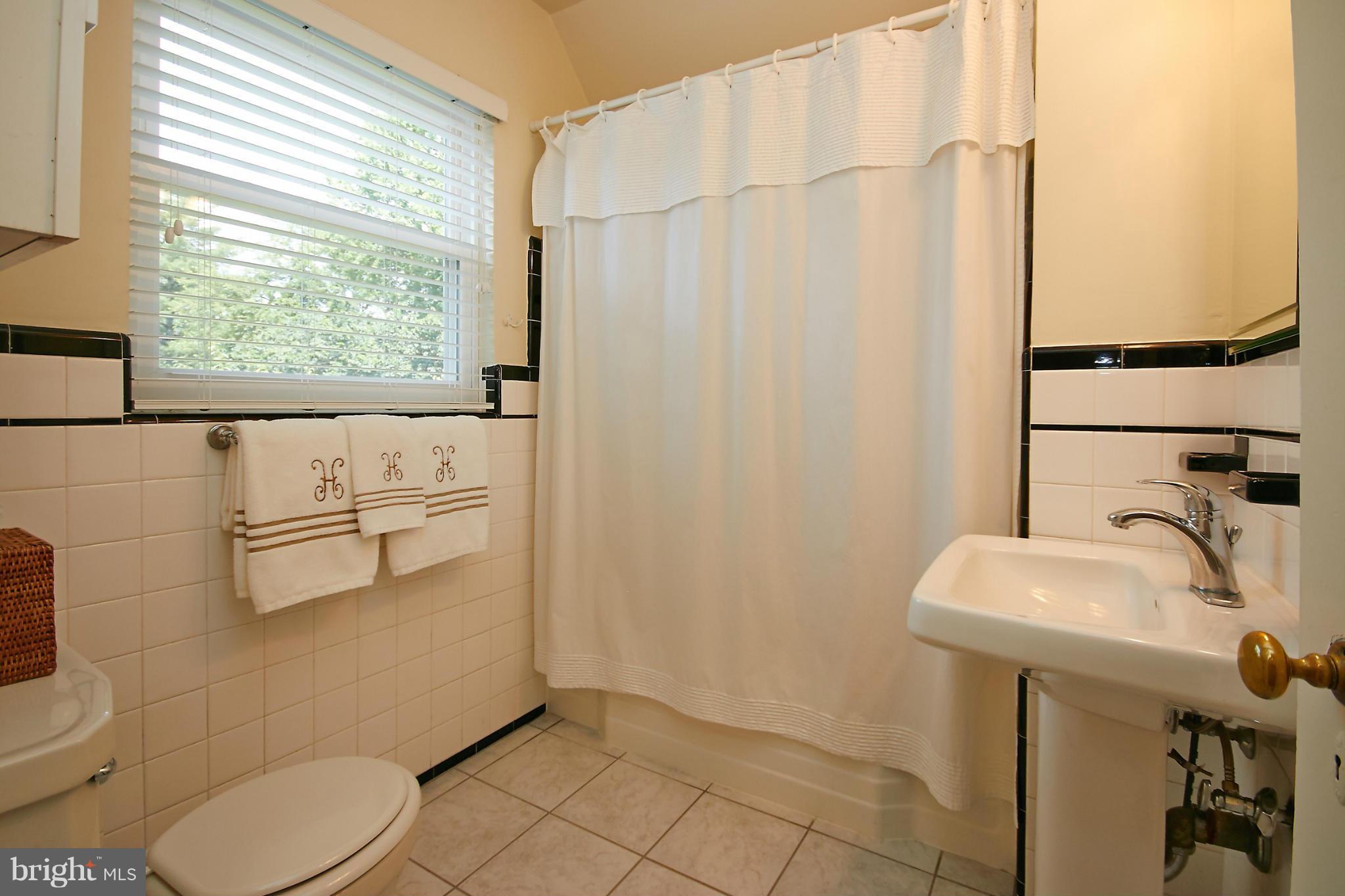 OVER LEE KNOLLS - Residential